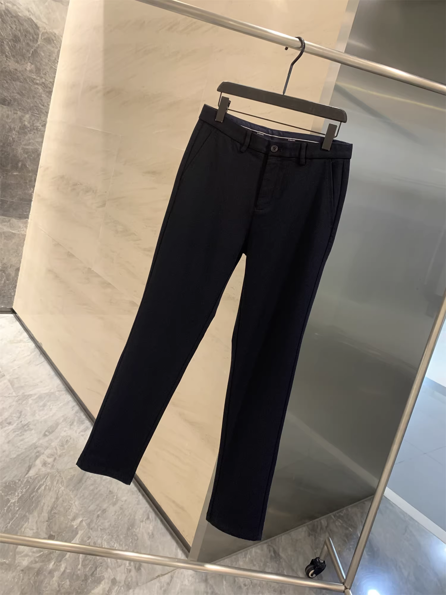 Don Quixote H series là dòng sản phẩm cổ điển! Chất liệu len pha! Quần âu thẳng dáng xuông, phong cách kinh doanh lịch sự dành cho nam, thích hợp cho mùa xuân và mùa thu.