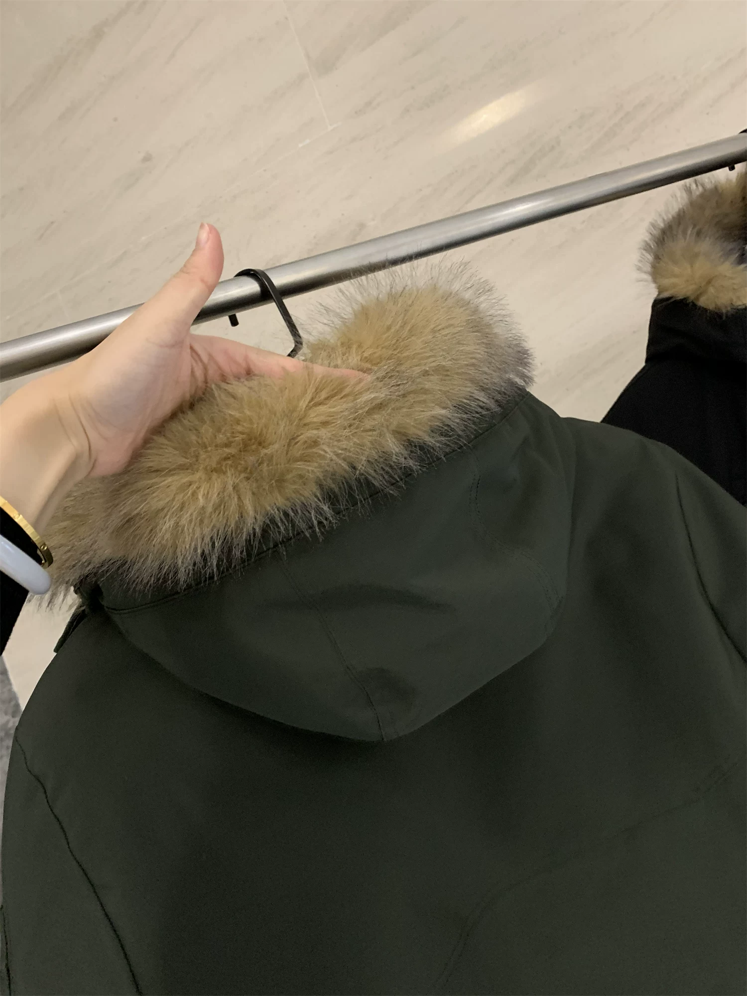 Don Quixote đến Đông Âu! Chất lượng cao cấp! Áo khoác cotton dài trung bình có cổ lông thú tháo rời, dày dặn mùa đông.