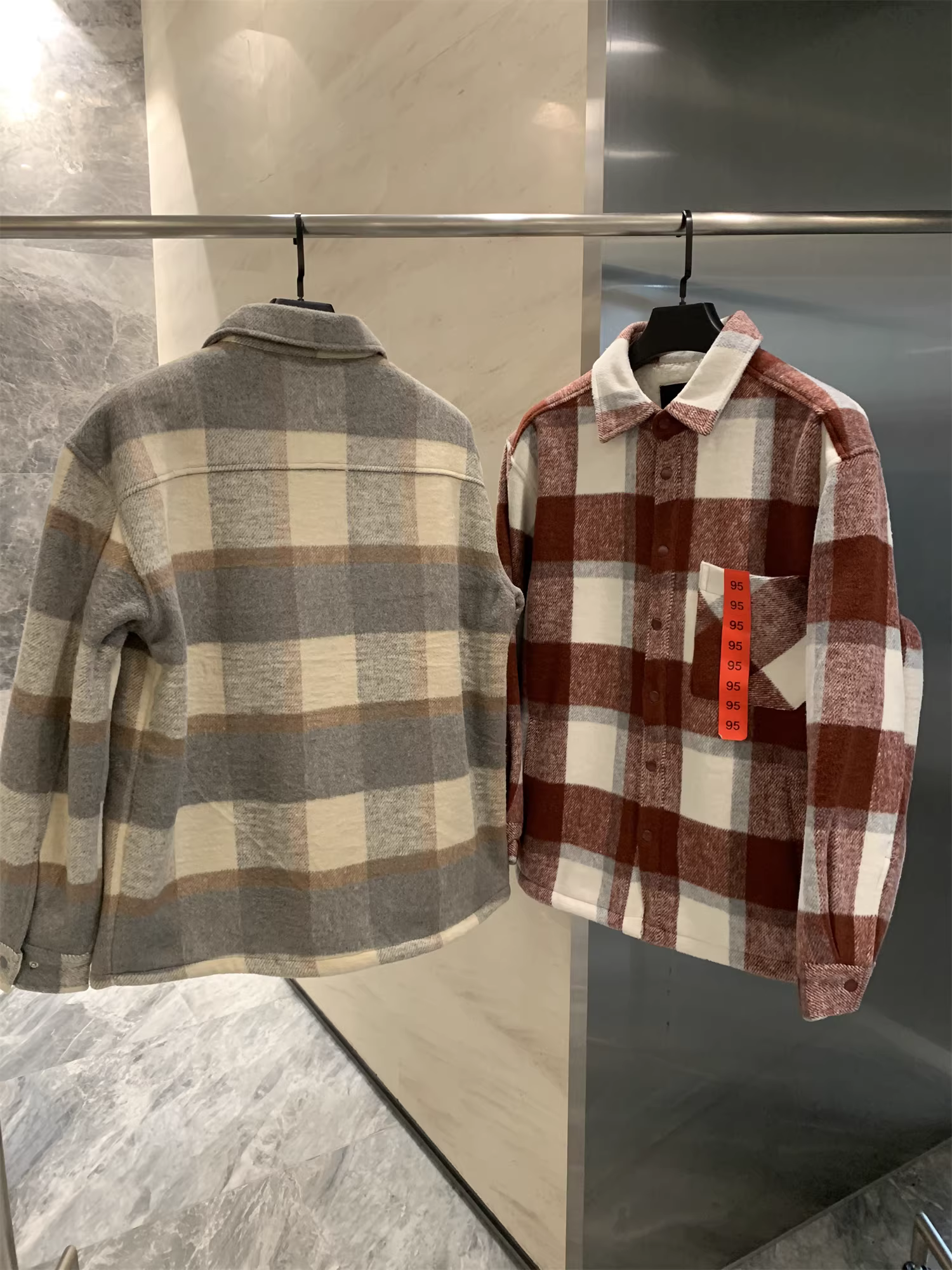 Don Quixote, hãy đến Hàn Quốc và mua nó! Lót bằng len cừu! Áo khoác kiểu áo sơ mi kẻ sọc, lót lông cừu và dày dặn cho mùa thu và mùa đông.