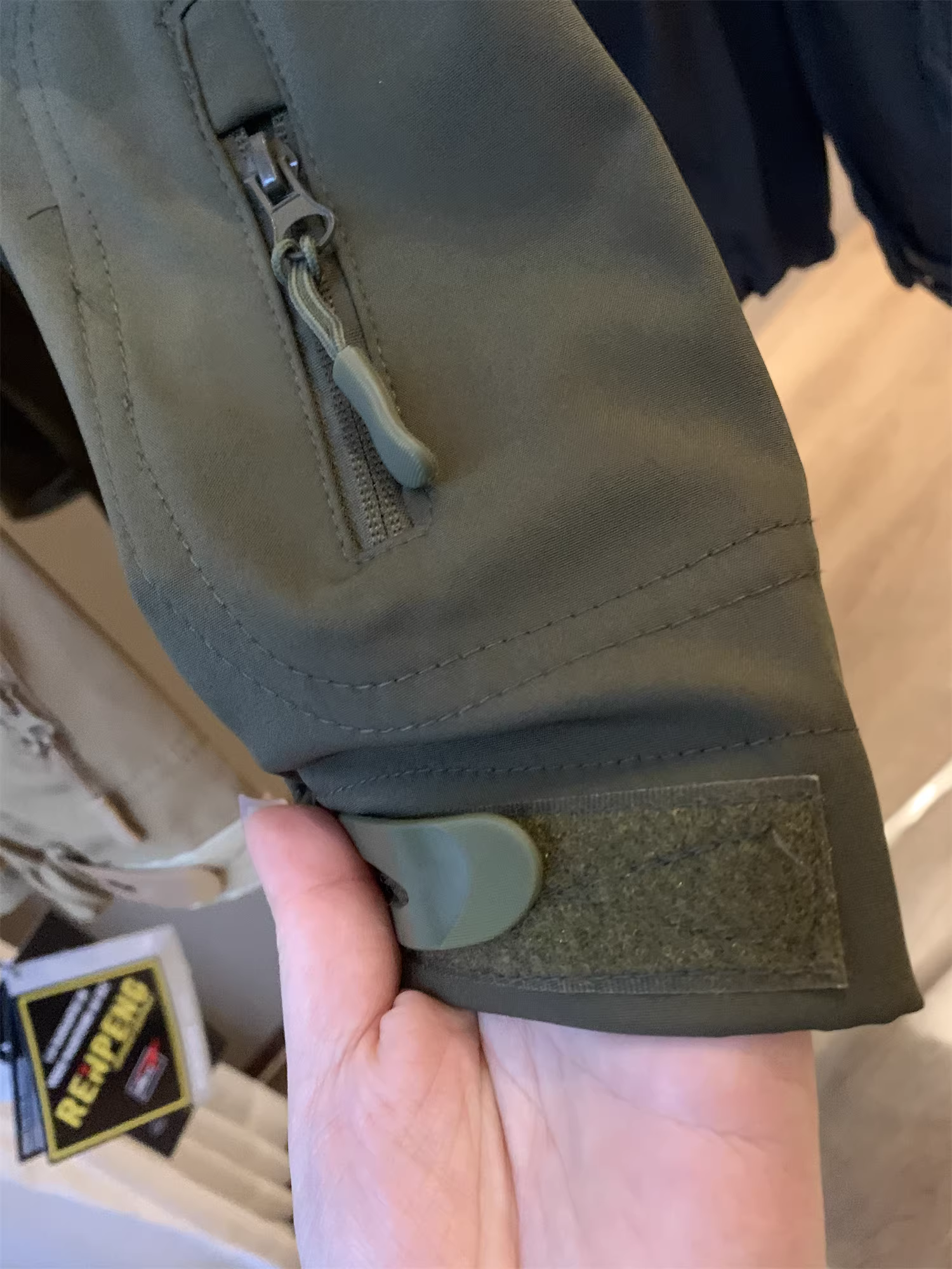 Don Quixote rất khuyến khích! Dòng sản phẩm chiến thuật ngoài trời! Áo khoác gió nam mùa xuân thời trang.