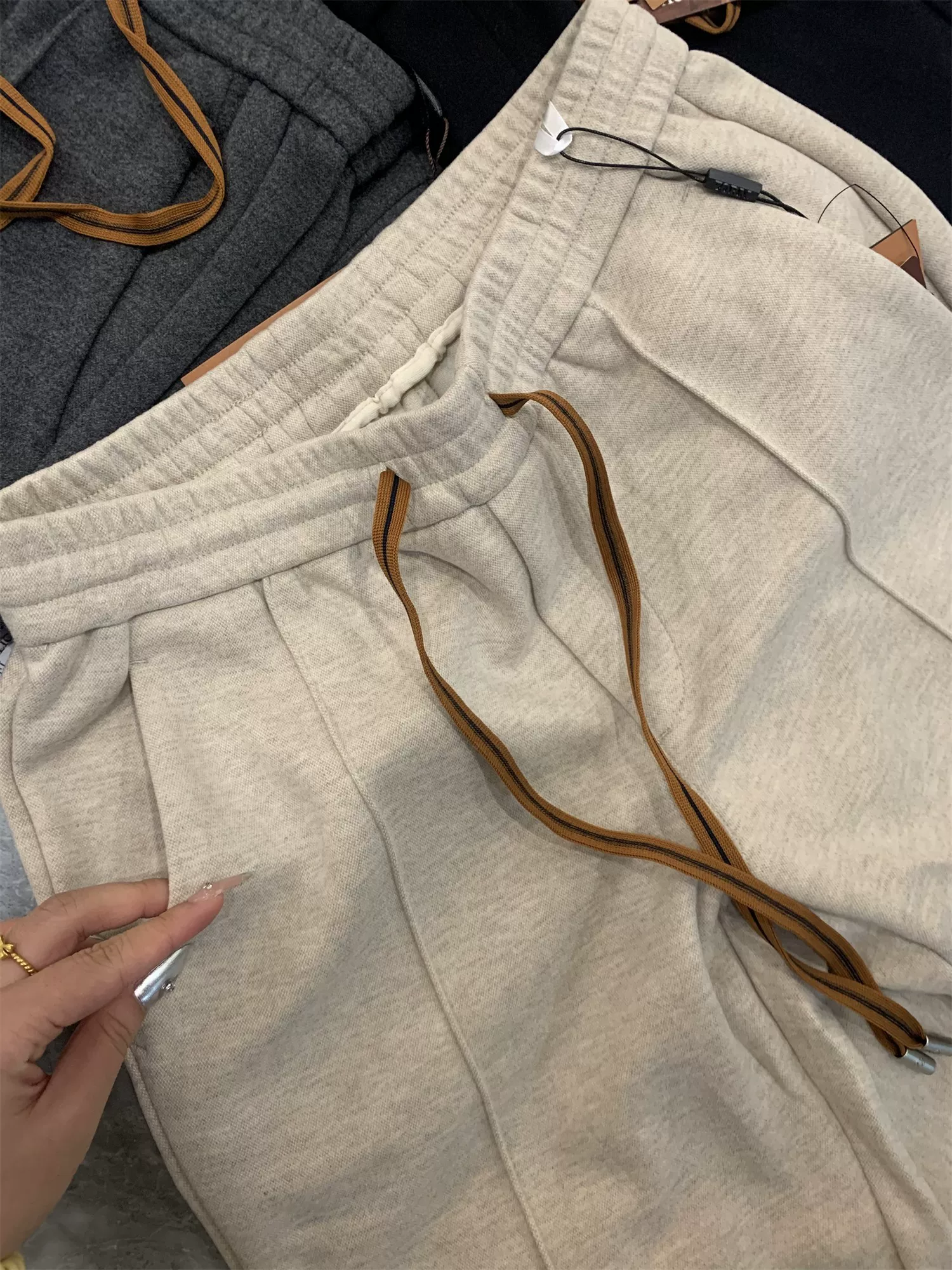 Don Quixote Elite Series! Quần vải acetate! Quần âu nam ống đứng đa năng, màu trơn, xếp ly kiểu Rhino.