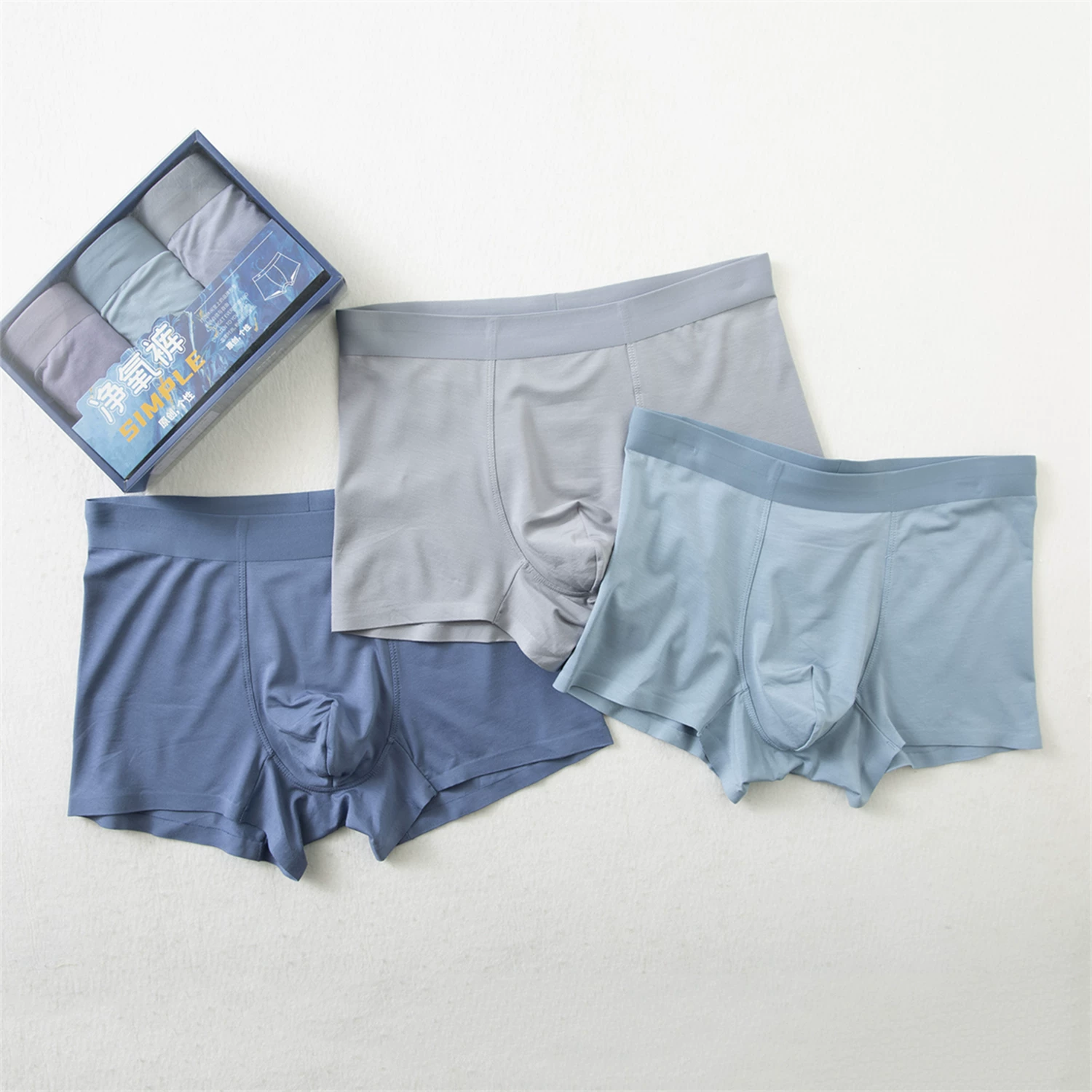 Don Quixote, đồ dùng tuyệt vời! Một hộp chứa ba đôi! Công nghệ liền mạch, thoải mái, co giãn, quần lót nam màu trơn.