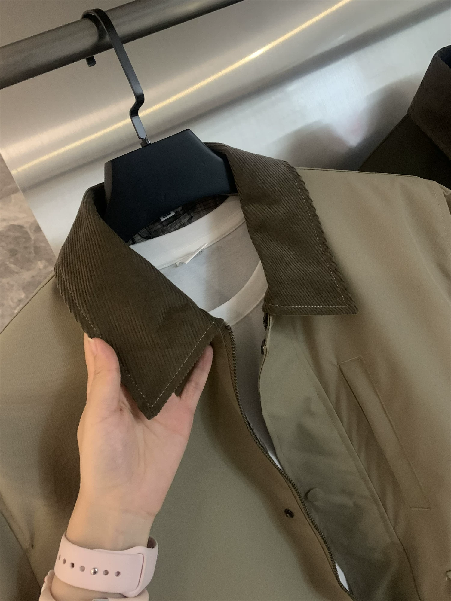 Don Quixote U+ cùng phong cách! Phong cách cặp đôi! Áo khoác dáng rộng kiểu Mỹ, chất liệu sợi thô đã qua xử lý, kiểu dáng công sở.