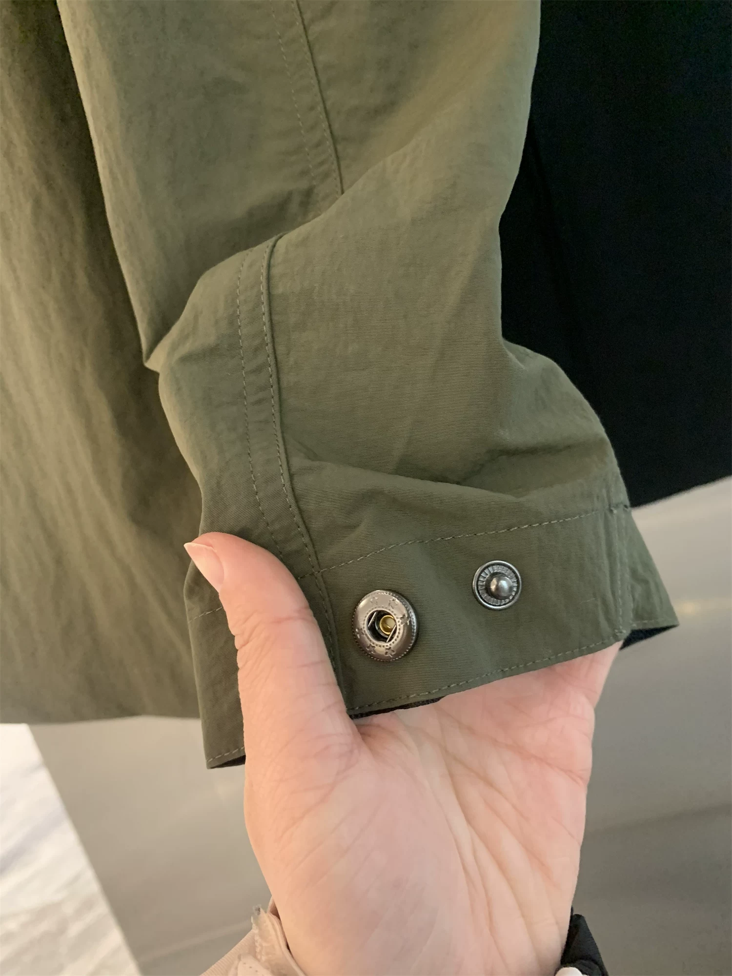 Áo khoác kiểu áo sơ mi nam Don Quixote High Street Goods! Chất liệu nylon kim loại dệt tùy chỉnh, có họa tiết xếp ly, mềm mại và thoáng khí.