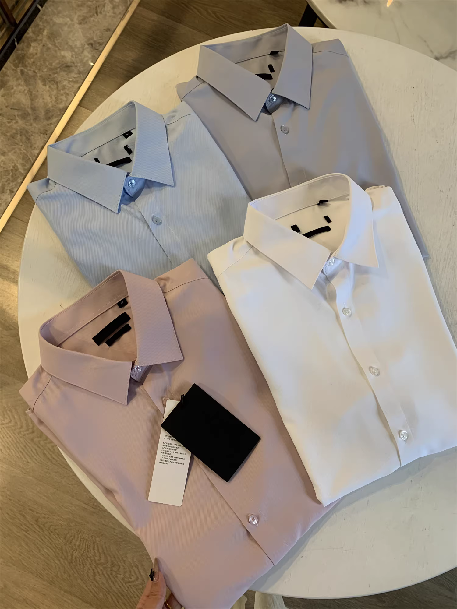 Don Quixote, giải phóng mặt bằng hạng nhất! Sự kết hợp hoàn hảo! Áo sơ mi nam mùa hè, cổ trụ, tay ngắn.