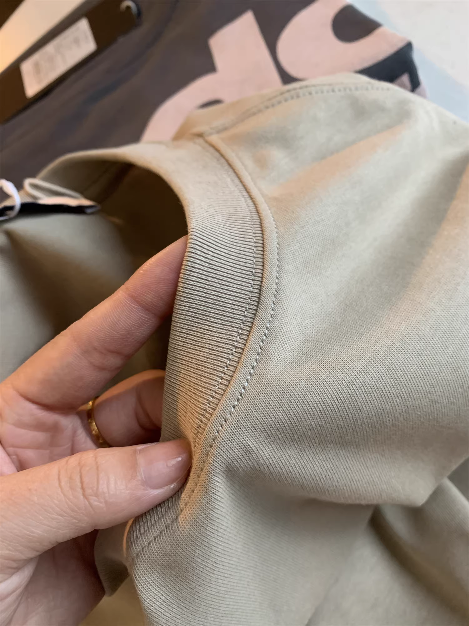 Trung tâm thương mại Don Quixote đang giảm giá! Giá tại cửa hàng là 299! Áo thun nam tay ngắn in họa tiết thời trang mùa hè, kiểu dáng rộng rãi.