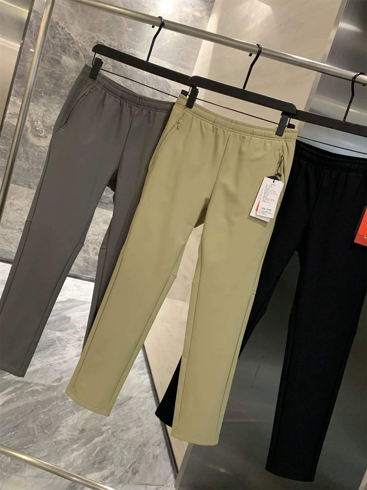 Don Quixote, một sản phẩm tuyệt vời của Thụy Sĩ! Được thiết kế 3D! Quần thể thao nam giữ ấm, lót lông cừu, chống gió và chống thấm nước.