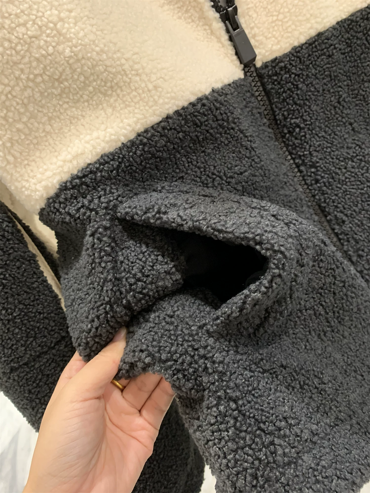 Don Quixote dòng H! Dày và ấm áp! Áo khoác nam mùa thu đông phối màu giả lông cừu kiểu giản dị.