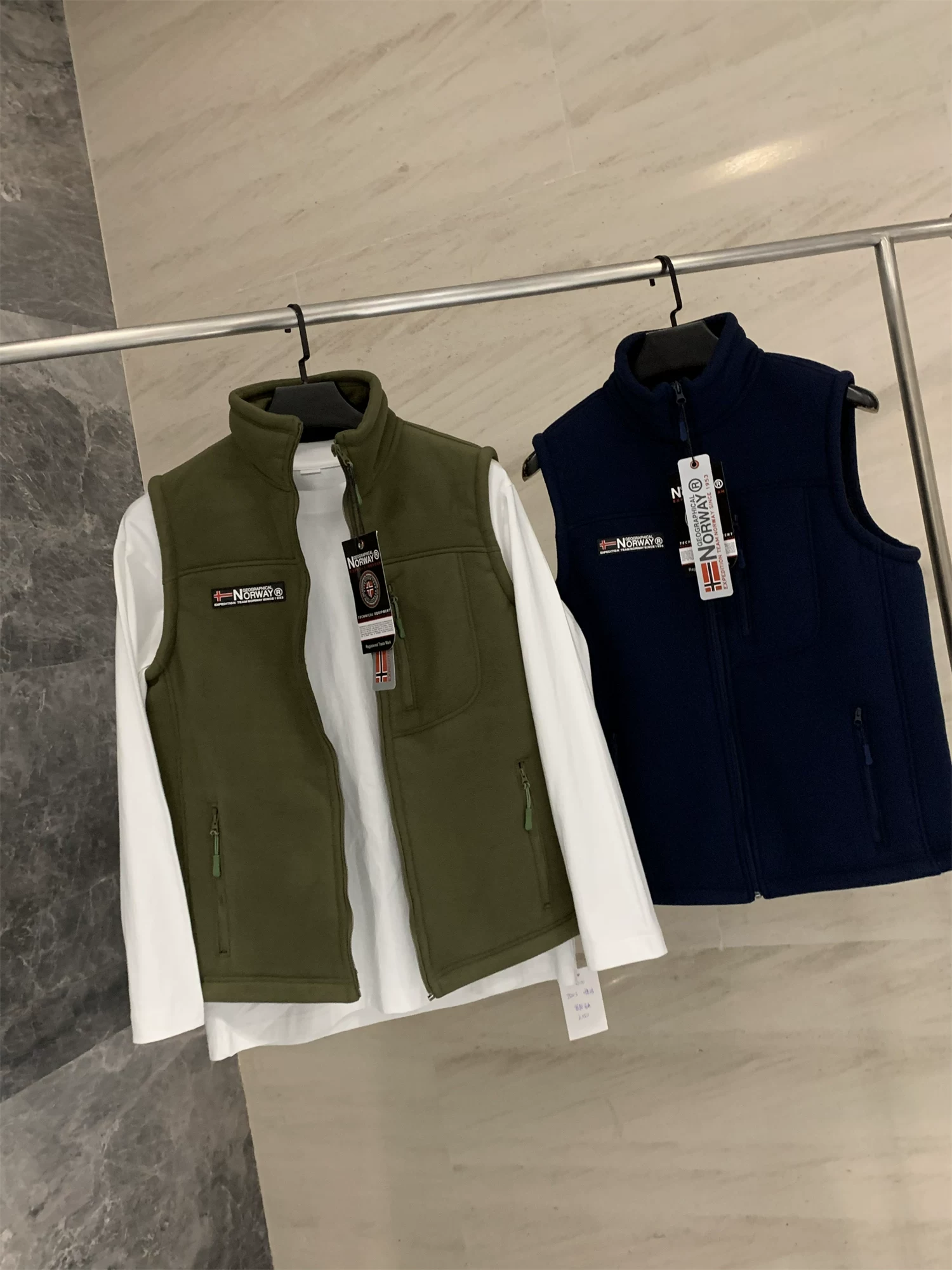 Don Quixote, huyền thoại ngoài trời của Bắc Âu! Hãy đến với Na Uy! Áo gile cổ đứng bằng lông cừu dày và lông sherpa.