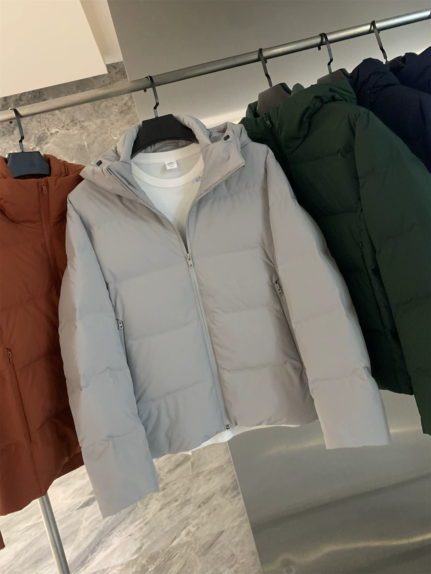 Ưu đãi hàng ngày của Don Quixote! Áo khoác phao liền mạch mùa đông dành cho nam và nữ, áo khoác phao có mũ trùm đầu dày và mềm mại.