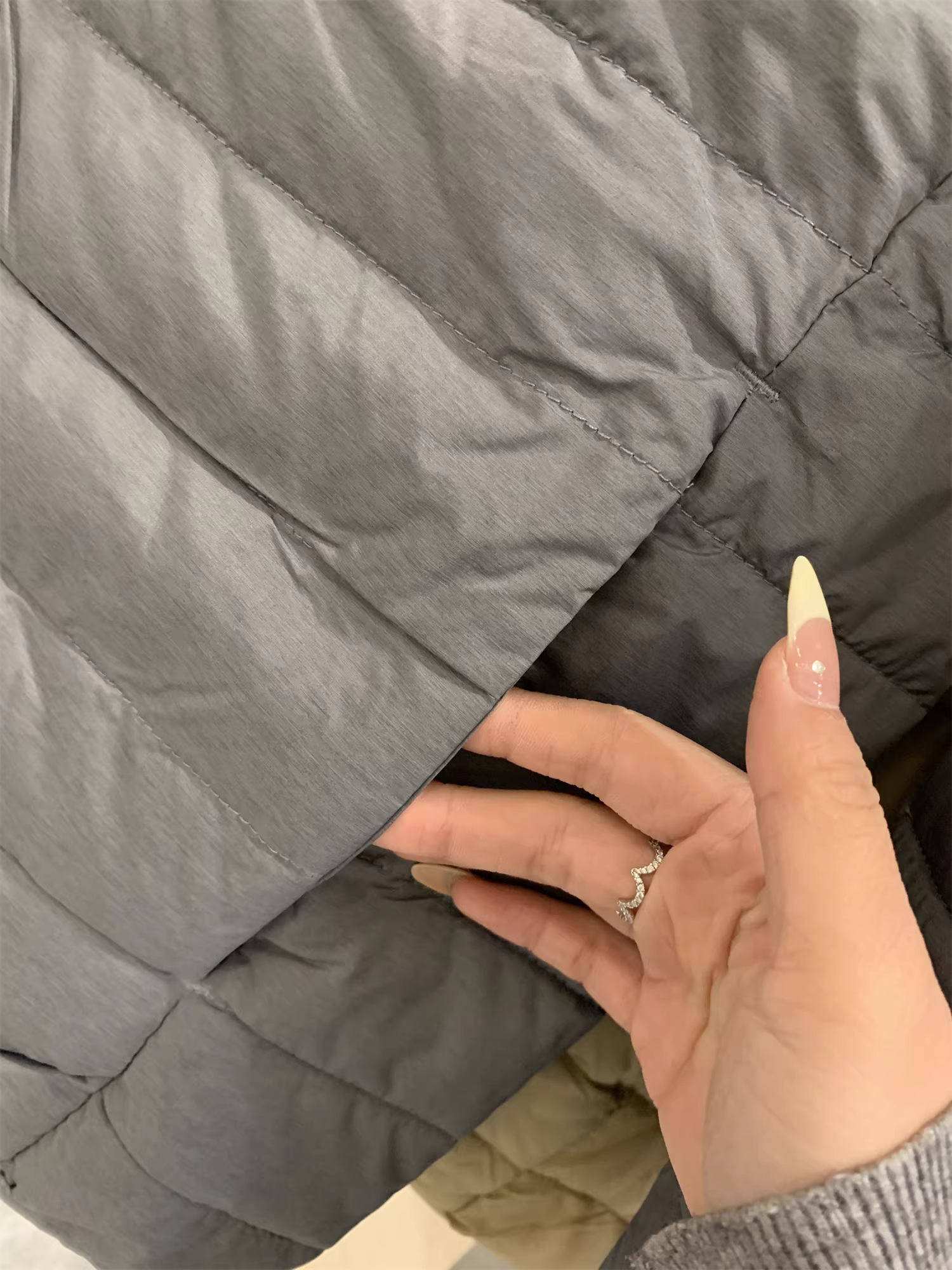 Bôn thưởng mất máu Don Quixote! E Ross Chunyuan! Áo khoác thường ngày có cổ đứng bằng vải cotton chần bông nhẹ.