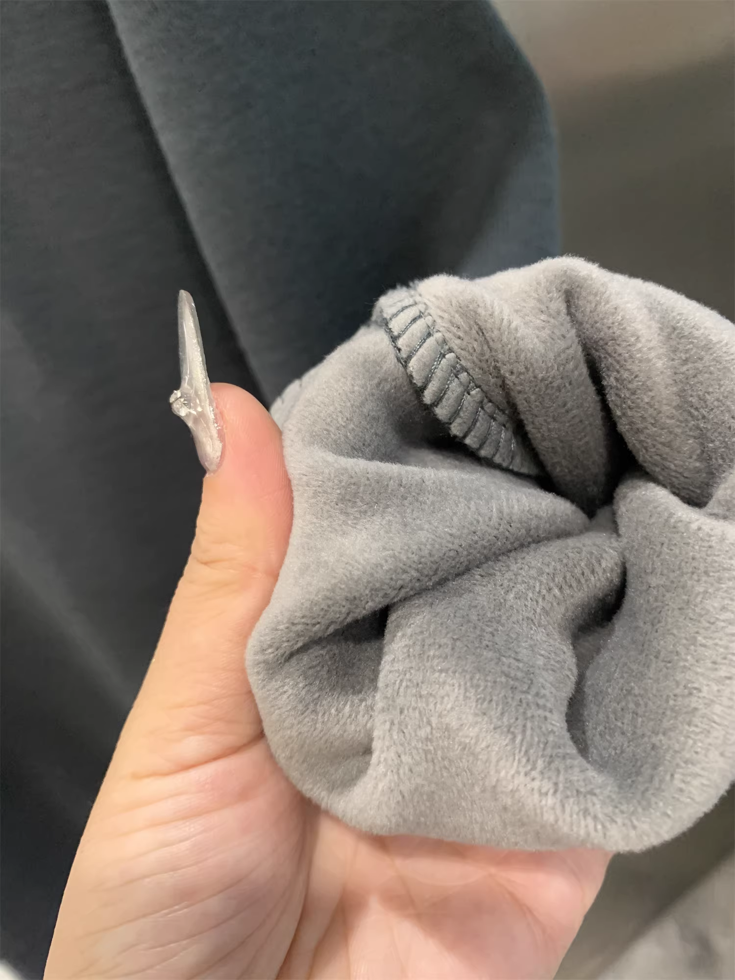 Áo len nam Don Quixote H thương hiệu cổ điển! Áo có lớp lót lông cừu ấm áp tích hợp! Áo len dài tay ấm áp, chất liệu lông cừu, kiểu dáng thường ngày dành cho nam giới mùa thu đông.