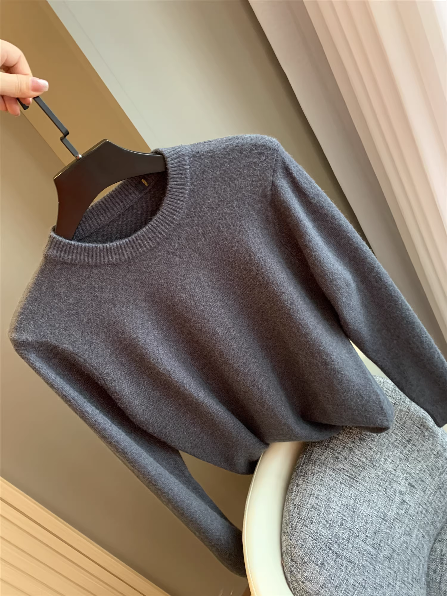 Giảm giá Don Quixote! Len + Sợi chống xù! Áo len cổ tròn mềm mại và tinh tế dành cho nam.