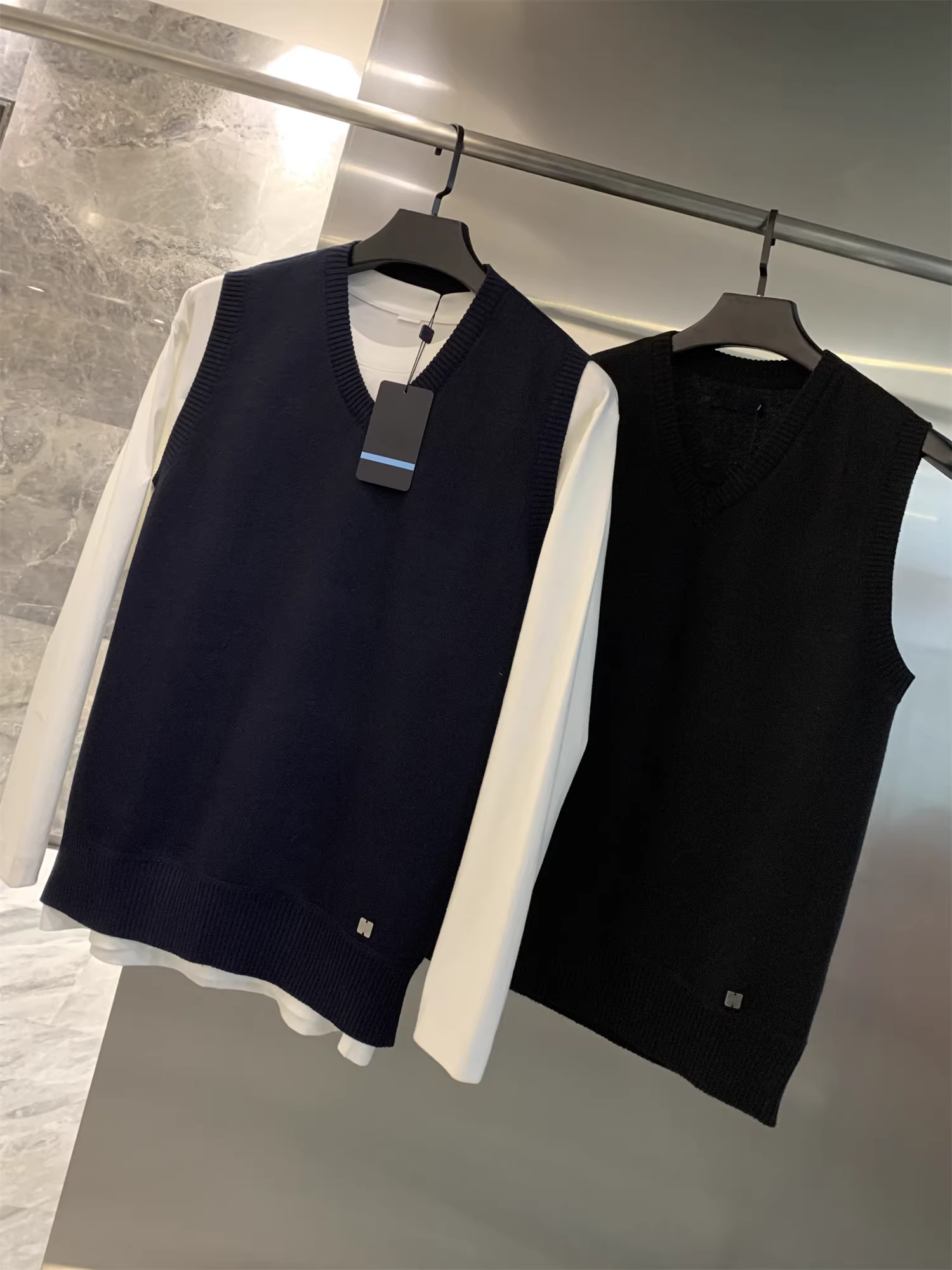 Don Quixote, hãy đi Mỹ! Tinh tế và thoải mái! Áo len nam không tay cơ bản mùa xuân và mùa thu.