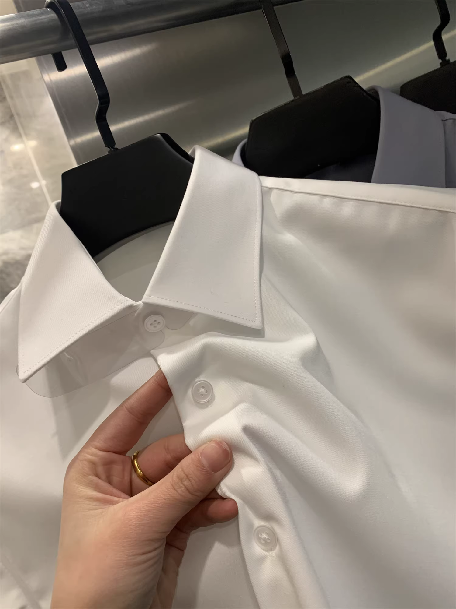 Don Quixote Silk + Modal Blend! Áo sơ mi cổ điển màu trơn đa năng, tinh tế, thấm hút ẩm, thoáng khí.