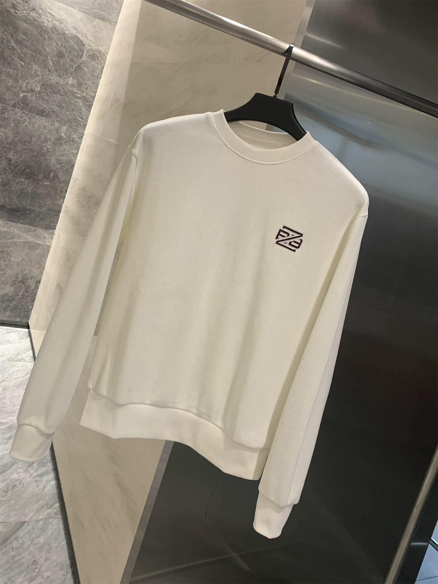 Áo len chất liệu gân Chenille Don Quixote! Áo len đa năng, dáng rộng, cổ tròn, tay dài, thích hợp làm lớp áo lót cho nam giới trong mùa thu và mùa đông.