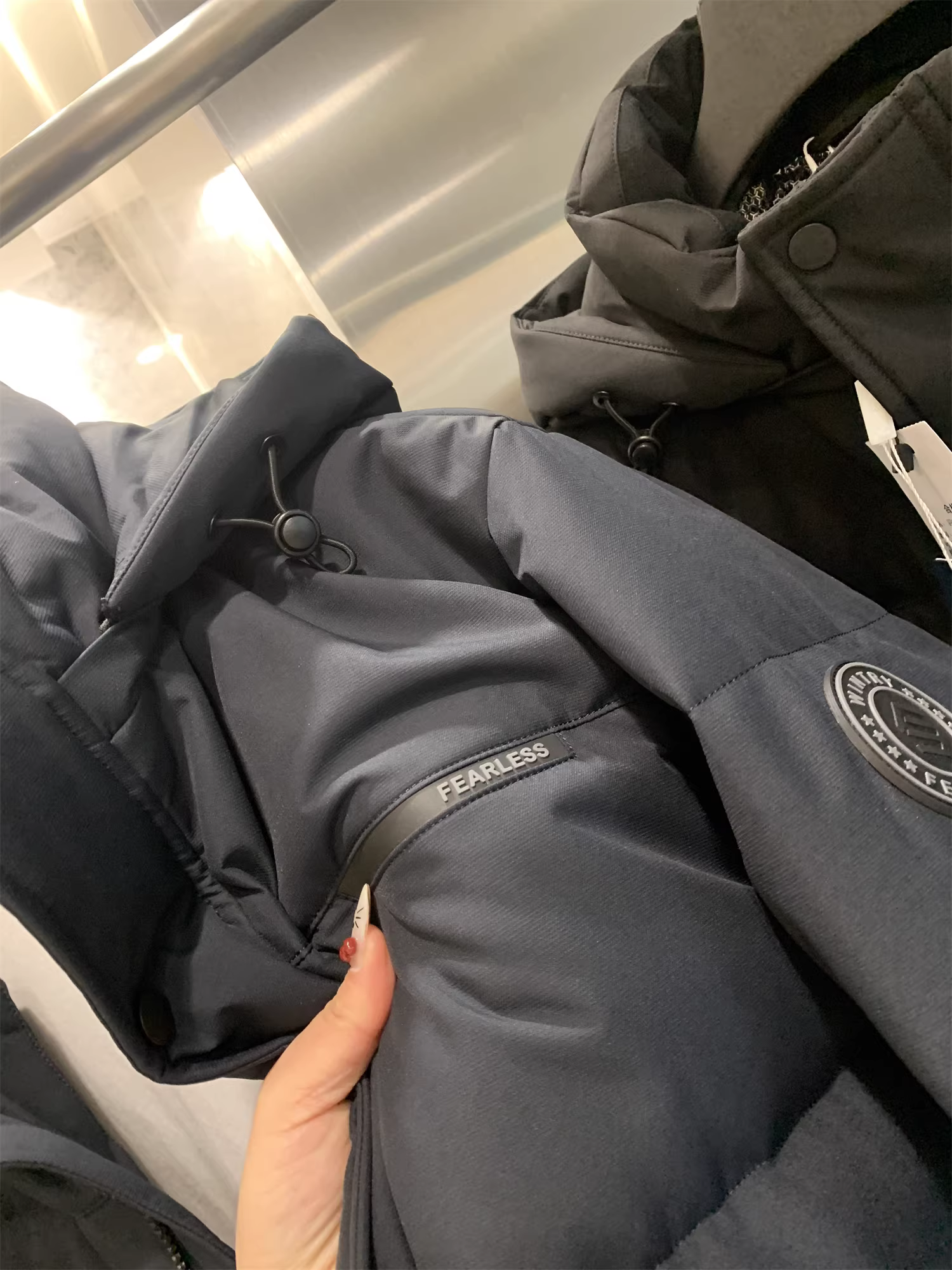 Áo khoác phao có mũ trùm đầu dành cho nam Don Quixote ODM, sản phẩm độc quyền! 90% lông vũ vịt! Trọng lượng cao, độ phồng cao, dày và ấm áp.