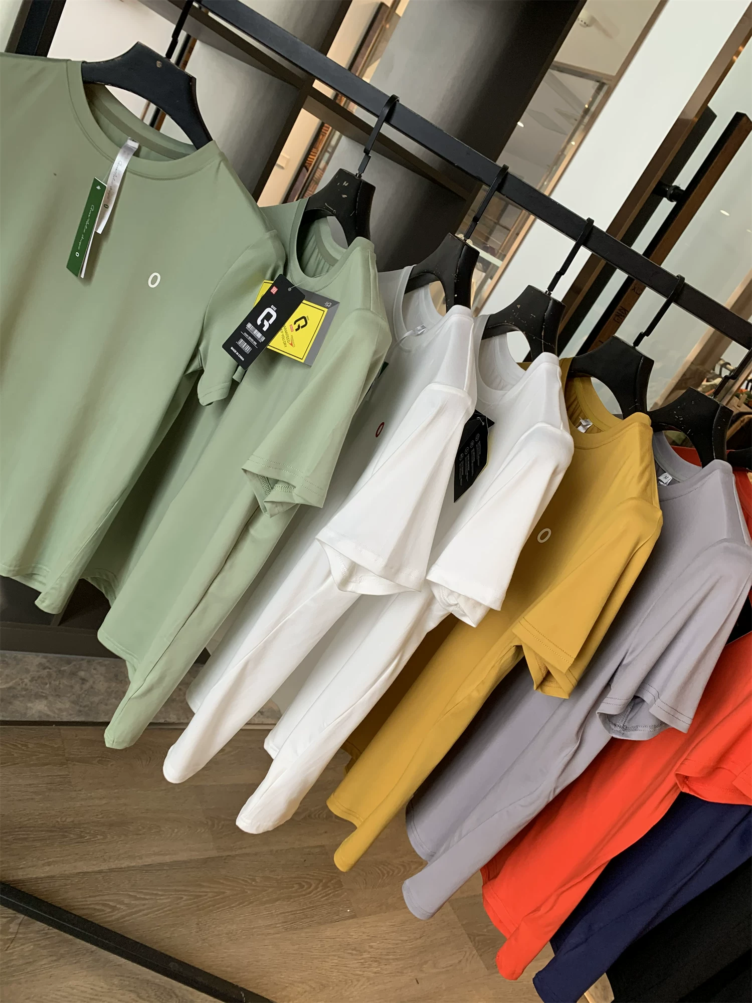 Đơn đặt hàng Don Quixote HK! Áo thun ngắn tay đa năng cơ bản dành cho nam mùa hè, thân thiện với da, thoáng khí, nhanh khô, có độ đàn hồi cao.