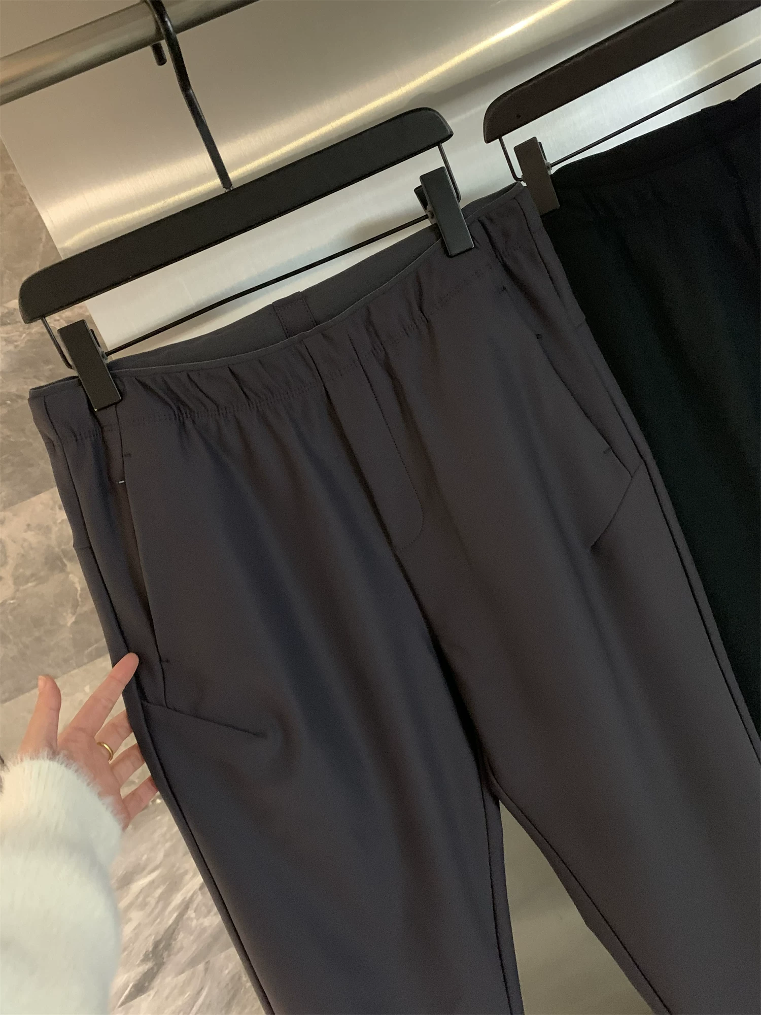 Don Quixote, bền và chống xước! Co giãn bốn chiều! Quần âu nam ống đứng đa năng, lót lông cừu dày dặn, thích hợp cho mùa thu đông.