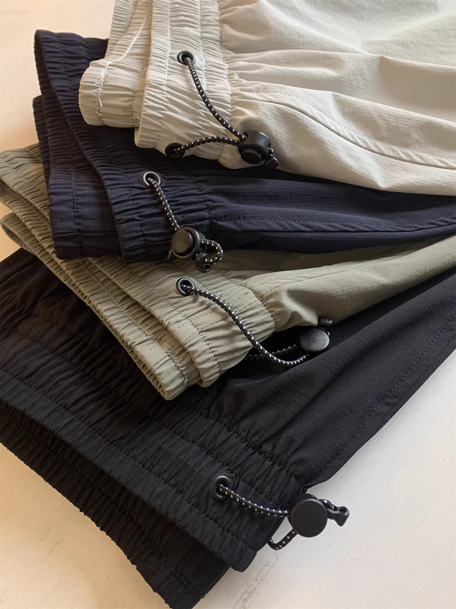 Vải Don Quixote mát mẻ và nhanh khô! Co giãn bốn chiều! Quần short năm điểm rộng rãi và đa năng dành cho nam giới mùa hè.