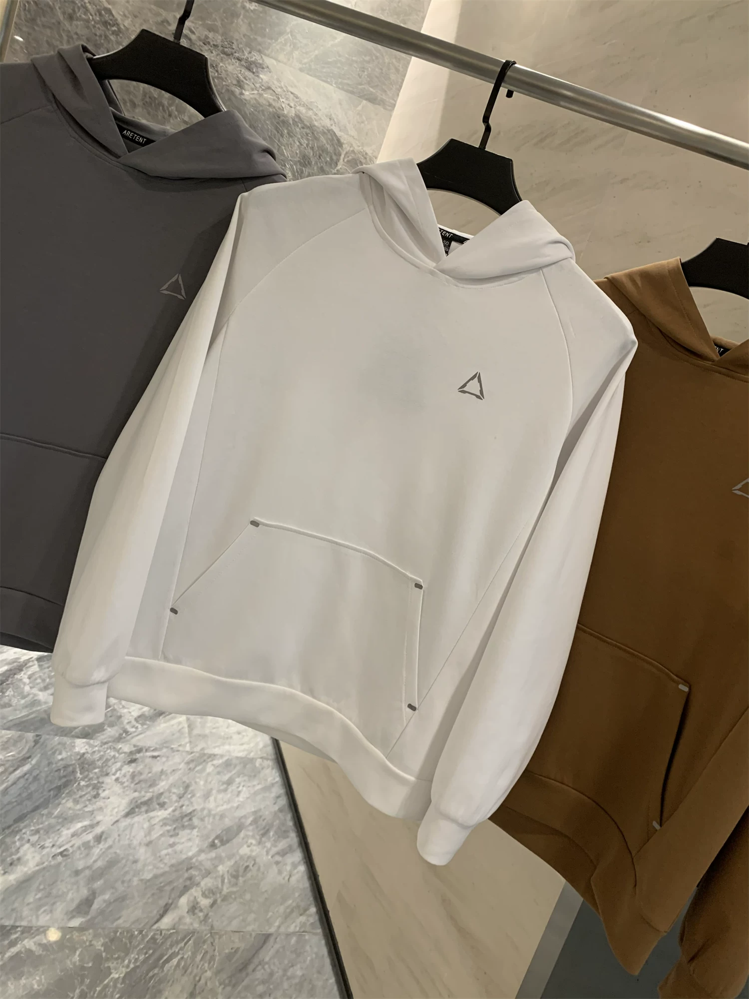 Dòng thiết kế Don Quixote! Chất liệu cotton dài sợi cao cấp! Áo hoodie màu trơn thoáng mát, kiểu dáng thời trang, lớp áo lót cơ bản.