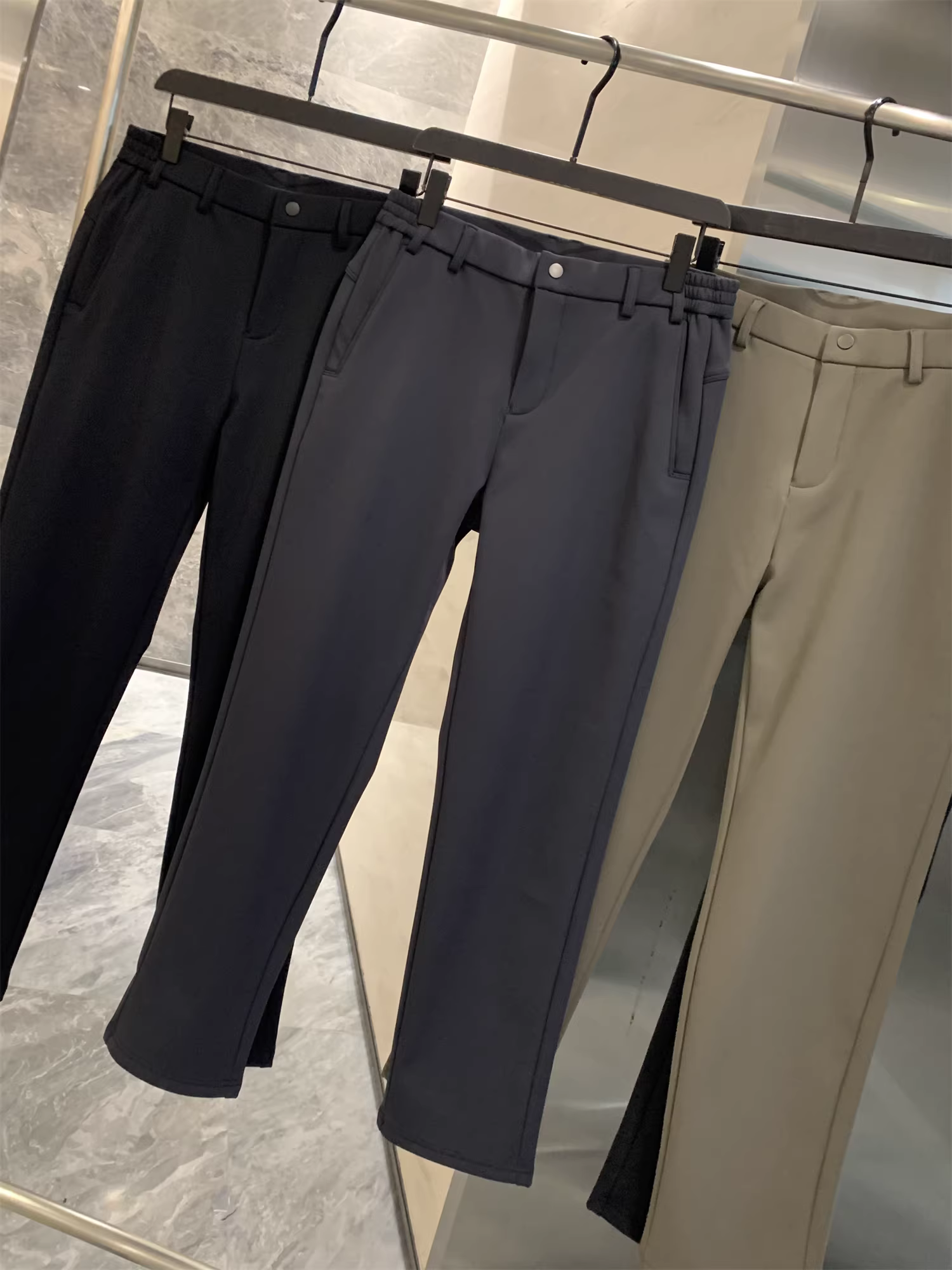 Don Quixote mang phong cách kinh doanh giản dị! Lớp lót lông cừu tích hợp và được làm dày! Quần âu ống đứng màu trơn ấm áp mùa thu đông dành cho nam.