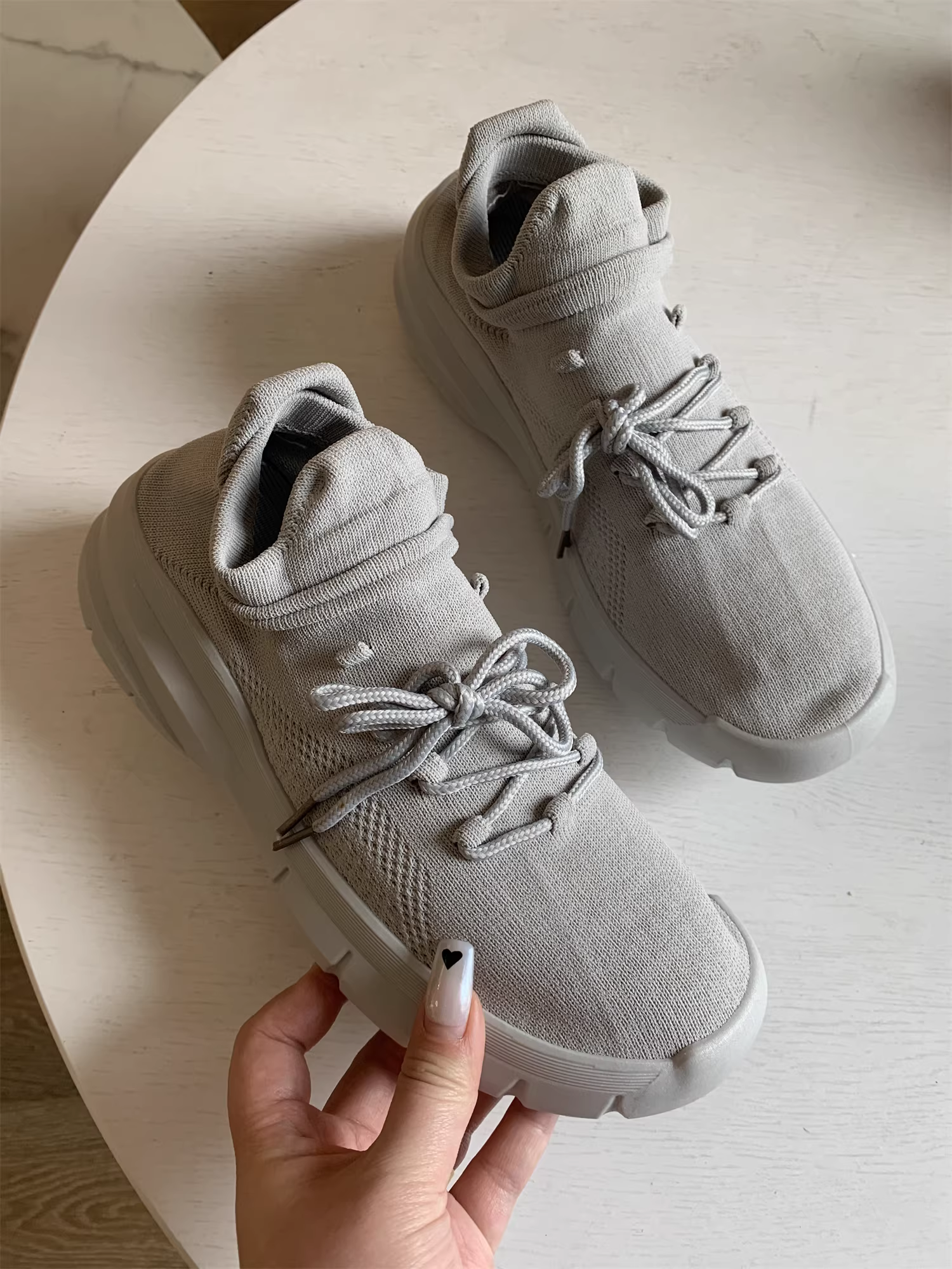 Don Quixote, những đôi giày này thật tuyệt vời! Mặt trên dệt liền thân + đế cao su! Giày thể thao nhẹ và thoáng khí dành cho nam giới vào mùa xuân và mùa hè.