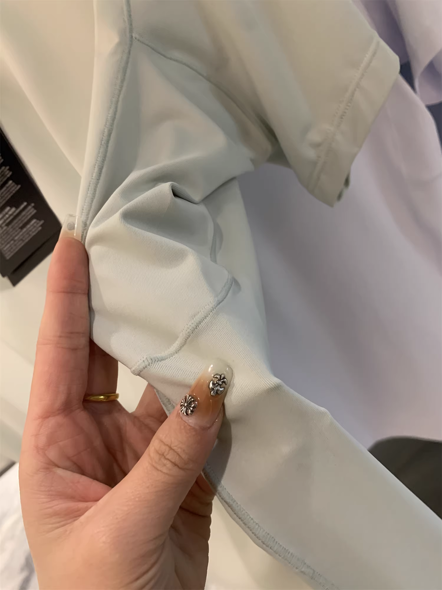 Đồ cần thiết mùa hè của Don Quixote! Áo thun nam màu trơn, thoáng khí, thấm hút mồ hôi, co giãn cao, nhanh khô, kiểu dáng thời trang, tay ngắn.