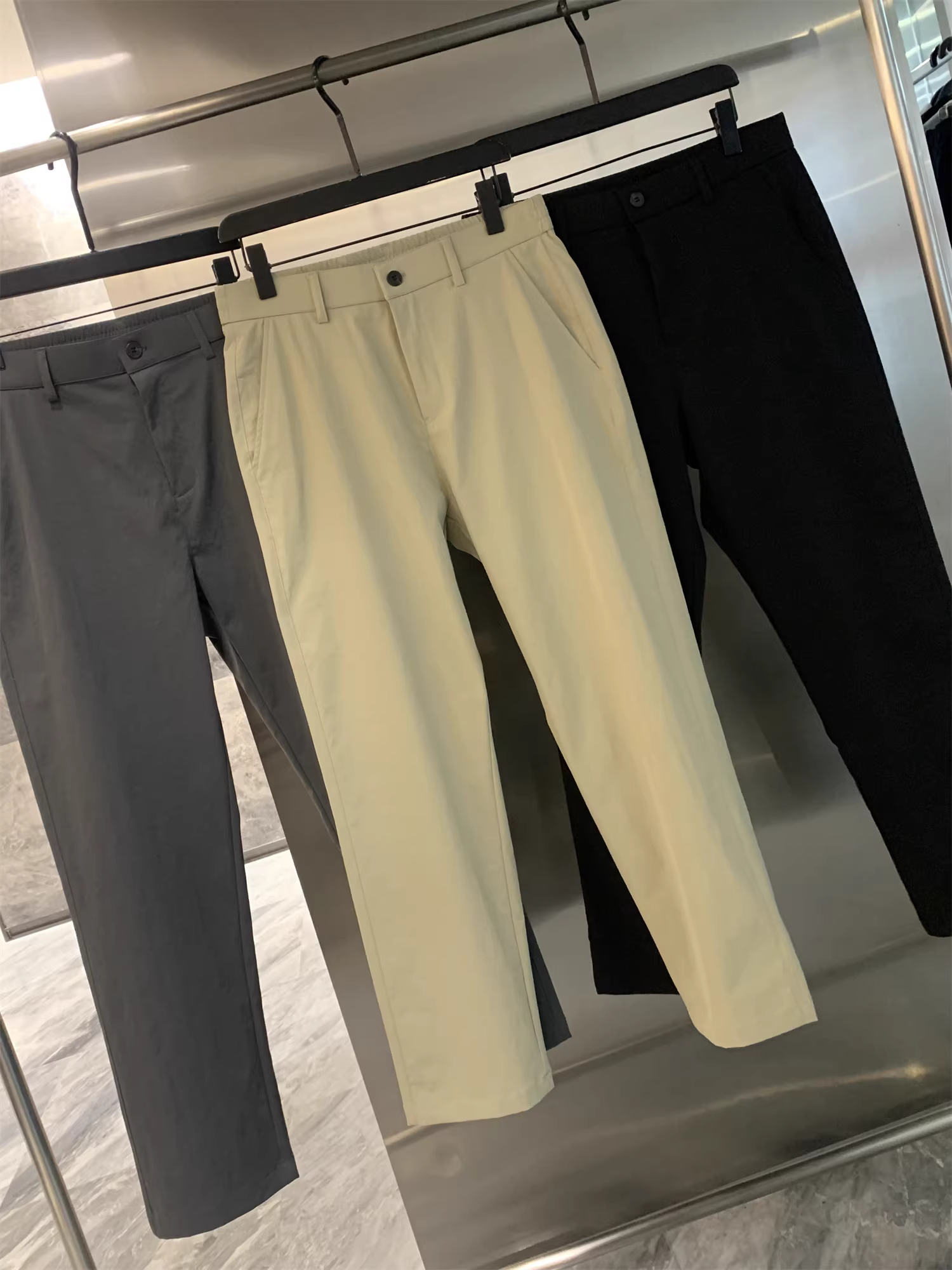 Đơn đặt hàng của công ty Don Quixote ODM! Công nghệ cotton siêu mềm! Quần âu nam dáng thẳng, chất liệu chống nhăn, thân thiện với da, mẫu mới mùa xuân.