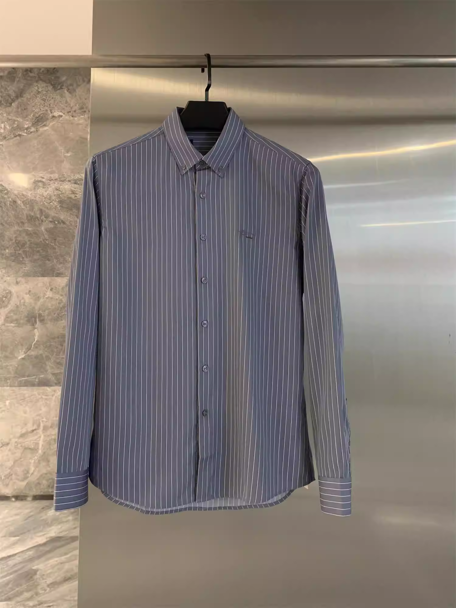 Don Quixote Hàng Tốt! Mềm mịn như lụa! Áo sơ mi nam dài tay kẻ sọc dọc cổ trụ mùa xuân thu.