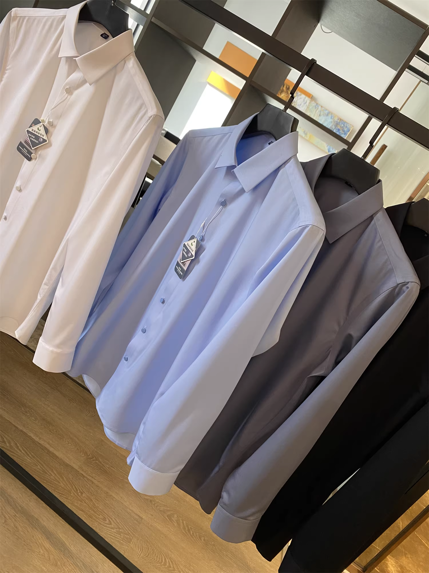 Don Quixote Co giãn, liền mạch và không nhăn! Vải chống nhăn có khả năng giữ hình! Áo sơ mi dài tay màu trơn đa năng dành cho nam.