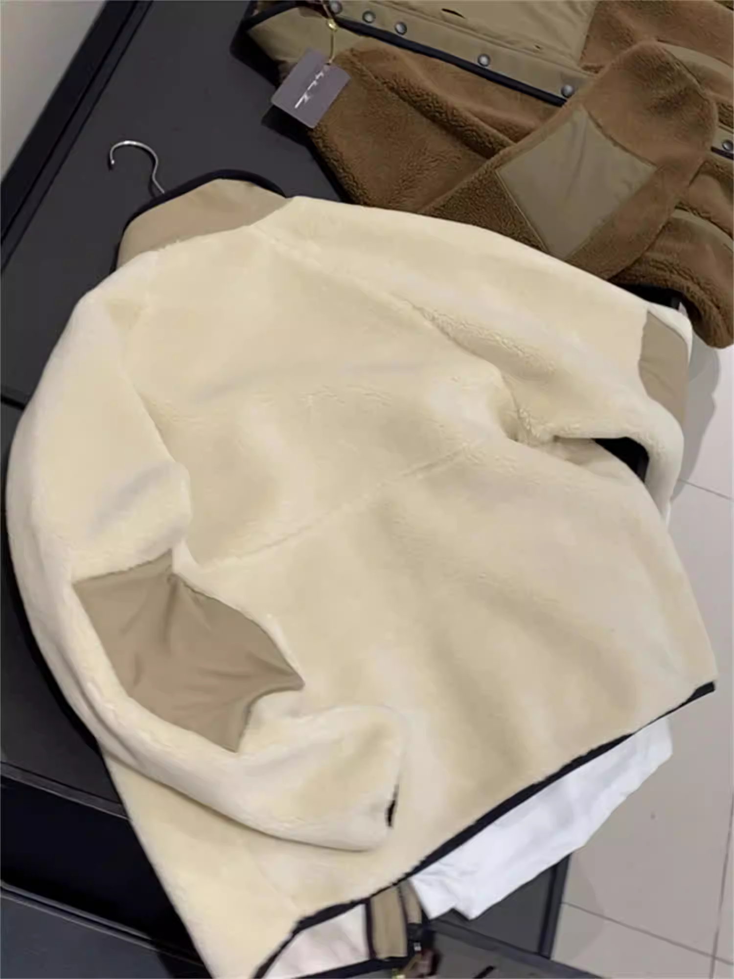 Don Quixote Dòng sản phẩm cao cấp! Phong cách tiền cổ điển! Áo khoác cổ đứng len giả lông cừu ấm áp mùa đông dành cho cặp đôi