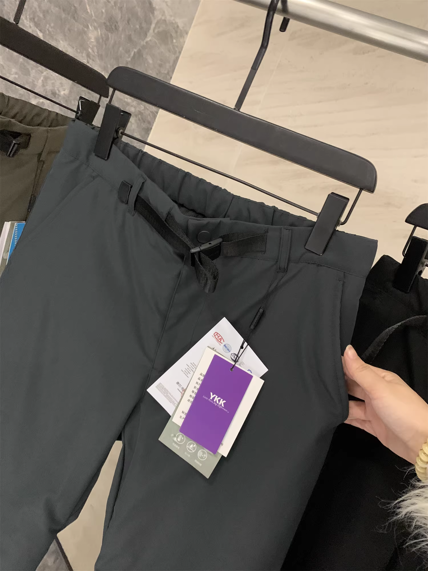 Don Quixote: Siêu ấm áp và bền bỉ! Thấm hút mồ hôi, ấm áp và lót lông cừu! Quần mùa đông dày dặn, kiểu dáng thường ngày, có dây lưng dành cho nam.