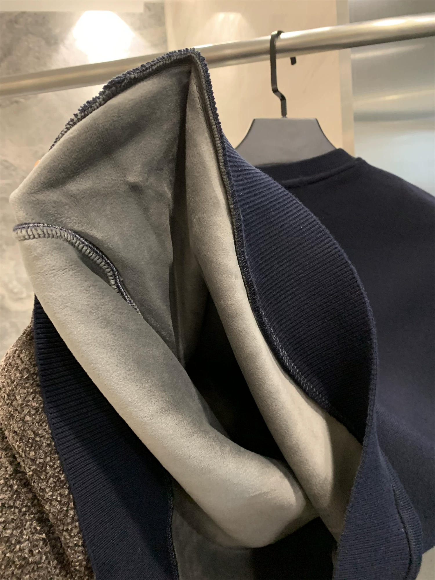 Áo len dài tay nam Don Quixote H, kiểu dáng cổ điển! Có lớp lót lông cừu ấm áp tích hợp! Áo len dài tay mùa thu đông, chất liệu lông cừu, kiểu dáng thường ngày, ấm áp dành cho nam.