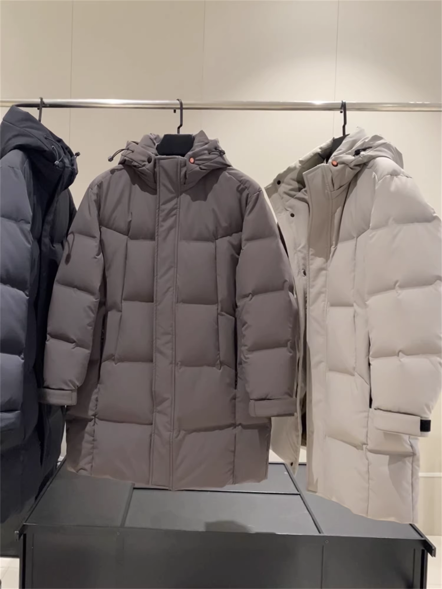 Don Quixote! Cực nặng! 90% lông vũ trắng! Lớp phủ + may chần, ngăn riêng để nhồi, áo khoác lông vũ có mũ trùm đầu dài trung bình, hợp thời trang.