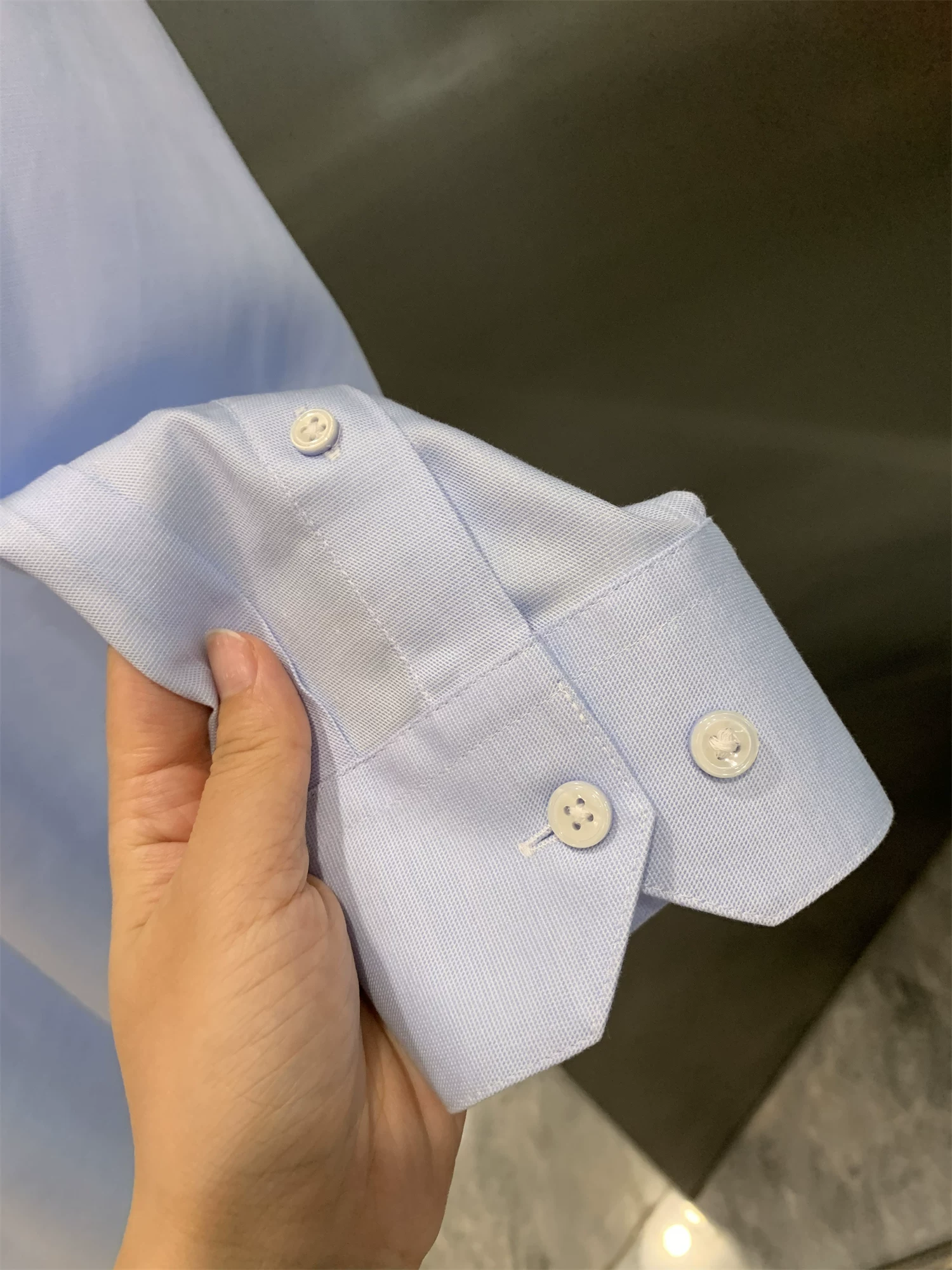 Don Quixote 100% cotton mercerized! Áo sơ mi nam dài tay màu trơn, thân thiện với da, thoáng khí, mềm mại, thích hợp cho mùa hè.