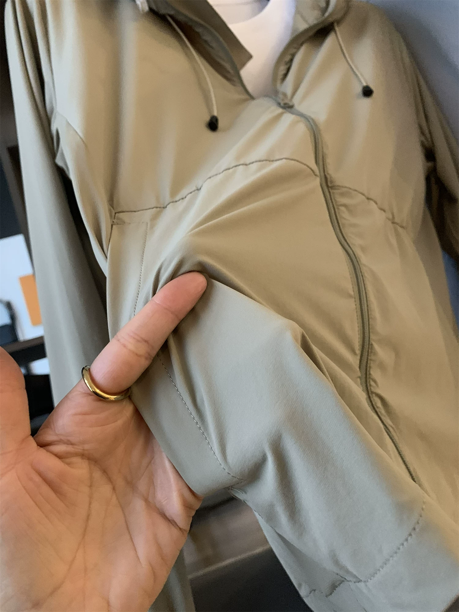 Don Quixote Pure Yuan! Tủ 299! Áo khoác chống nắng có mũ trùm đầu, thoáng khí, co giãn nhẹ dành cho nam.