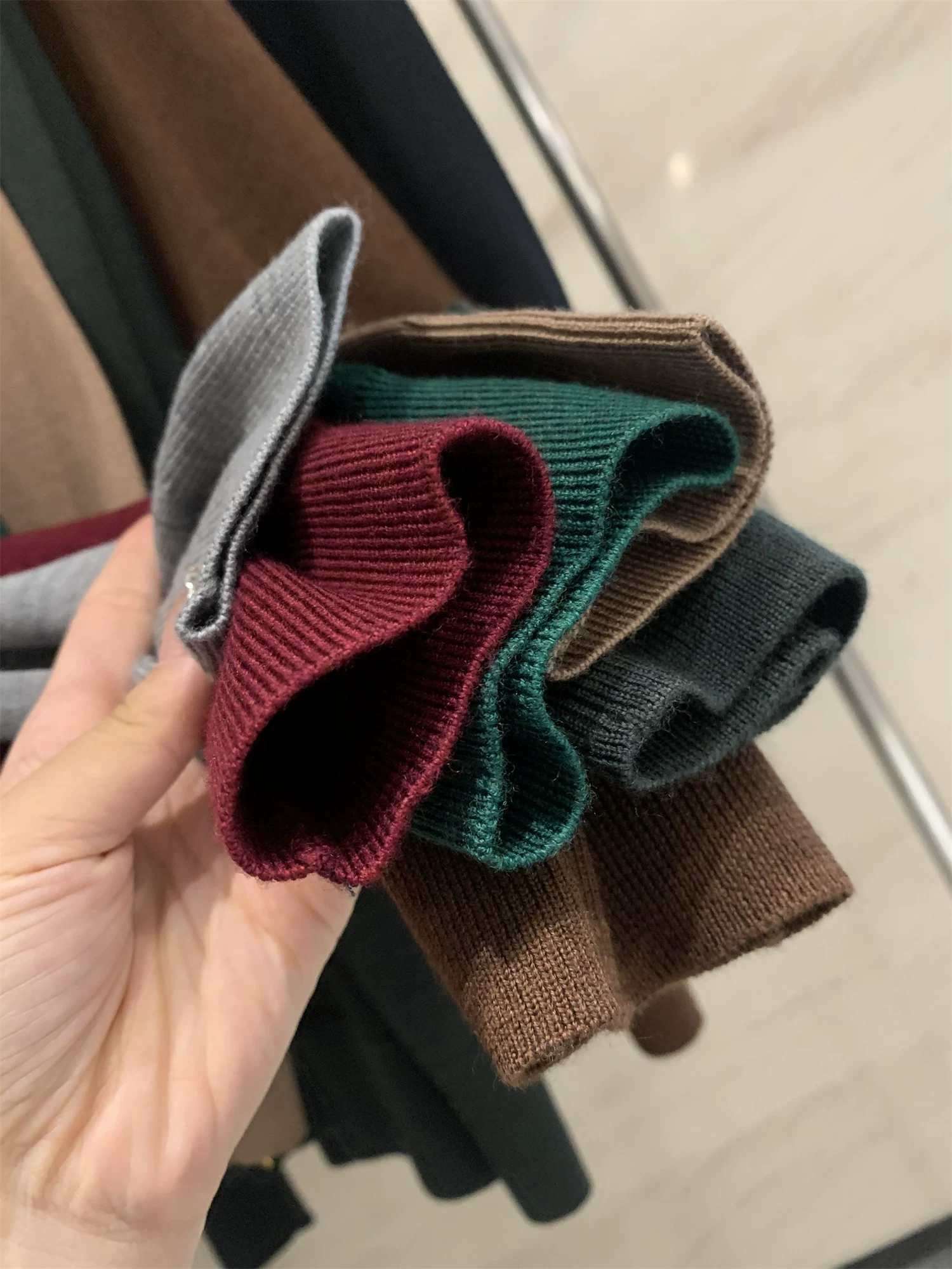 Áo len nam Don Quixote 100% len Merino! Áo len dệt kim trơn màu cổ tròn, chất liệu len mỏng, dệt kim mịn 16 gauge.