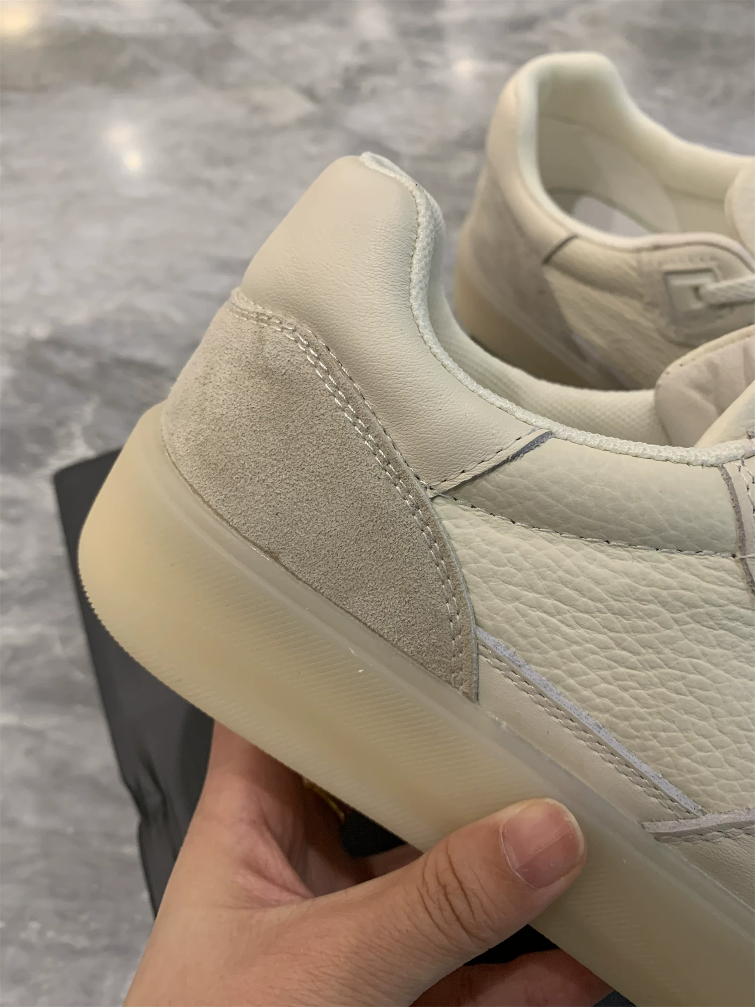 Da bò lớp một Don Quixote + da lộn bò! Giày thể thao nhẹ, giản dị, đa năng, giày tập luyện của Đức, giày trắng dành cho nam.