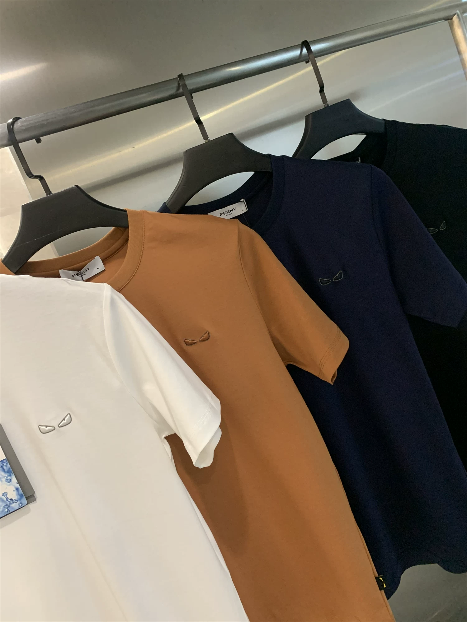 Don Quixote 80-count cotton P được xử lý bằng amoniac lỏng! Được thêu với hàng nghìn mũi khâu! Áo thun ngắn tay thường ngày dành cho nam mùa hè.