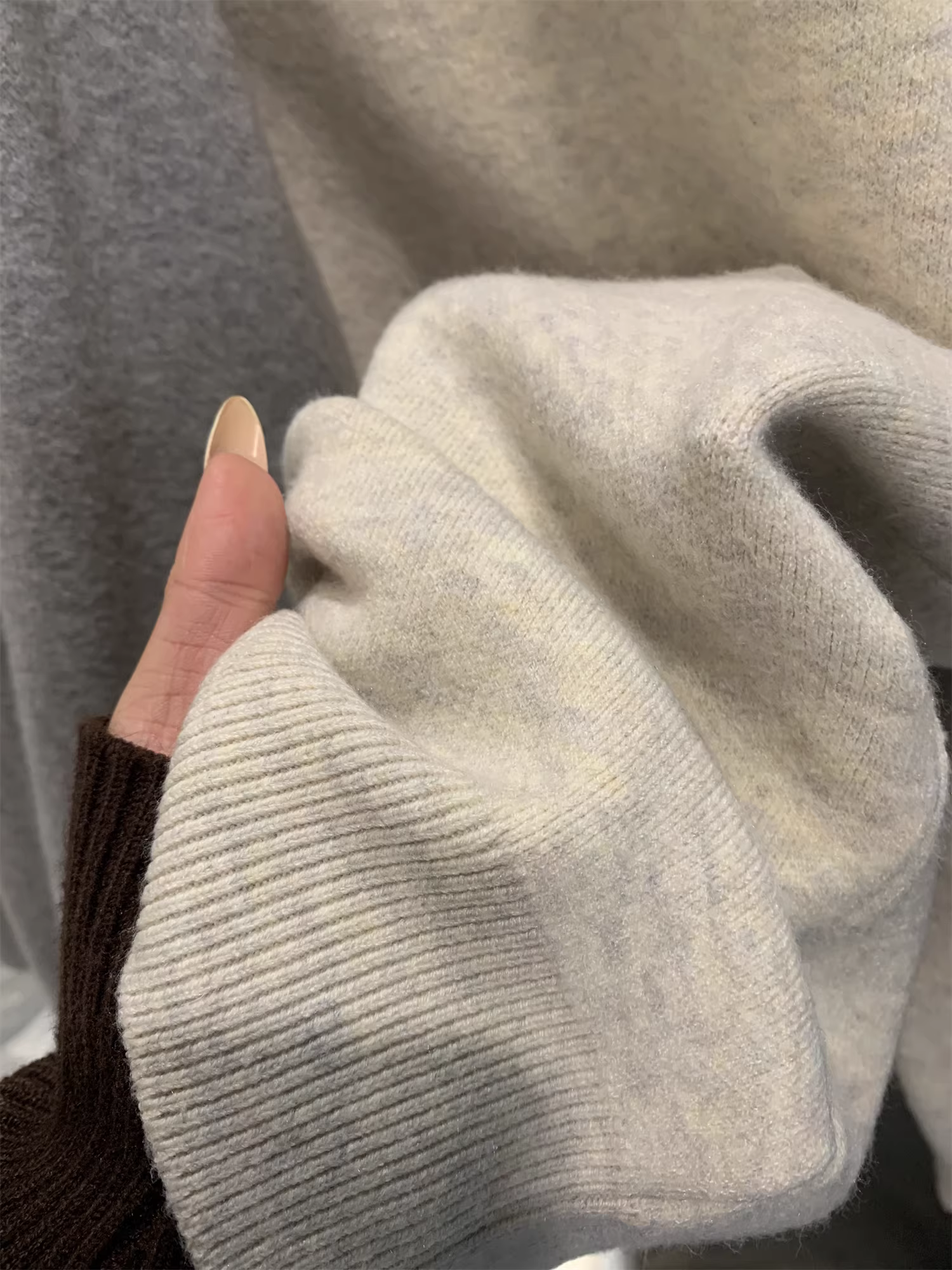 Don Quixote làm dịu phong cách tiền bạc cổ điển! Mềm mại và êm ái như mây! Áo len dệt kim cổ điển mùa thu đông.