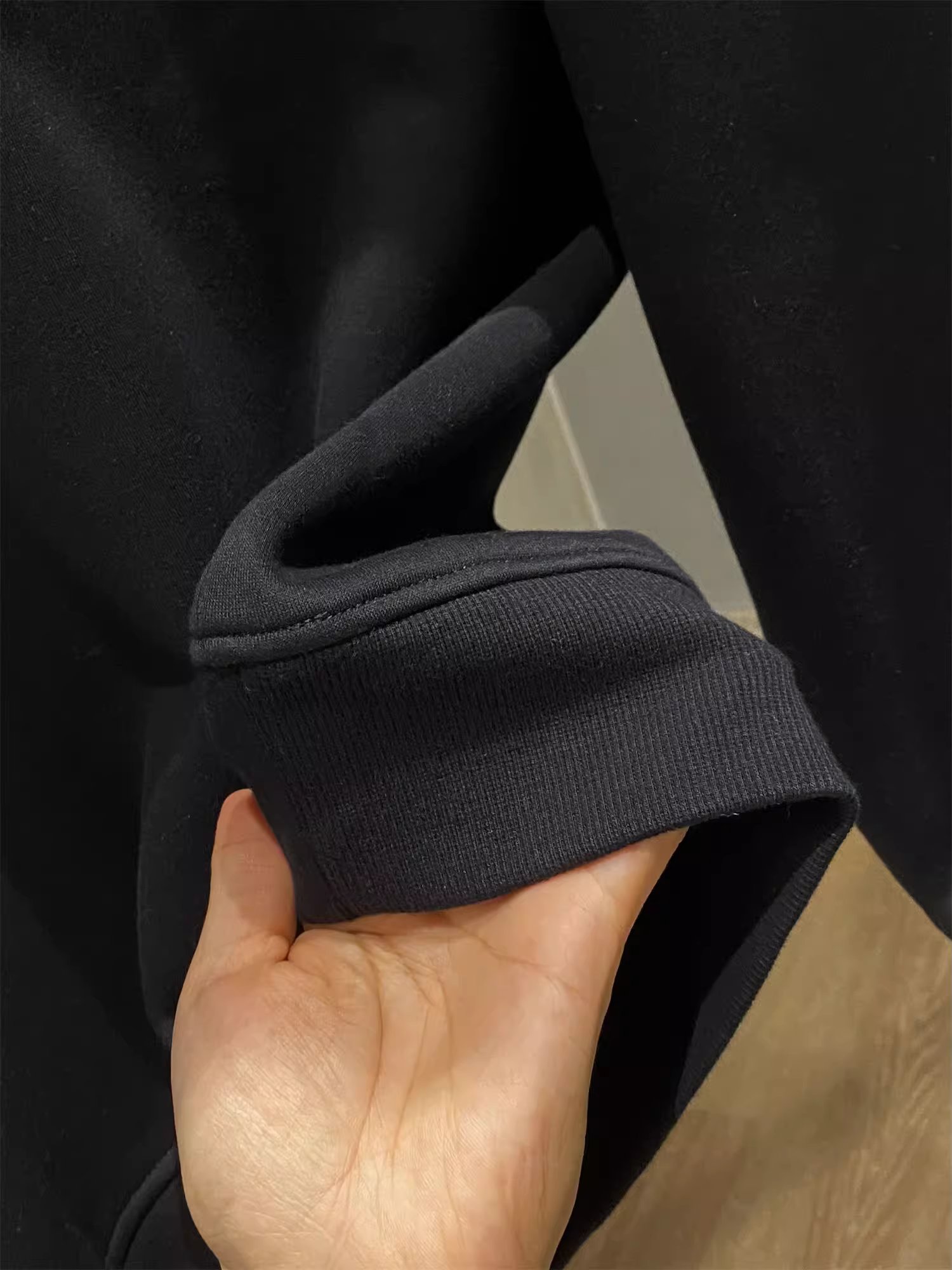 Áo Don Quixote đặc biệt! Áo giữ ấm tức thì khi mặc! Lót lông cừu! Áo nỉ nam in họa tiết, đa năng, xu hướng thu đông.