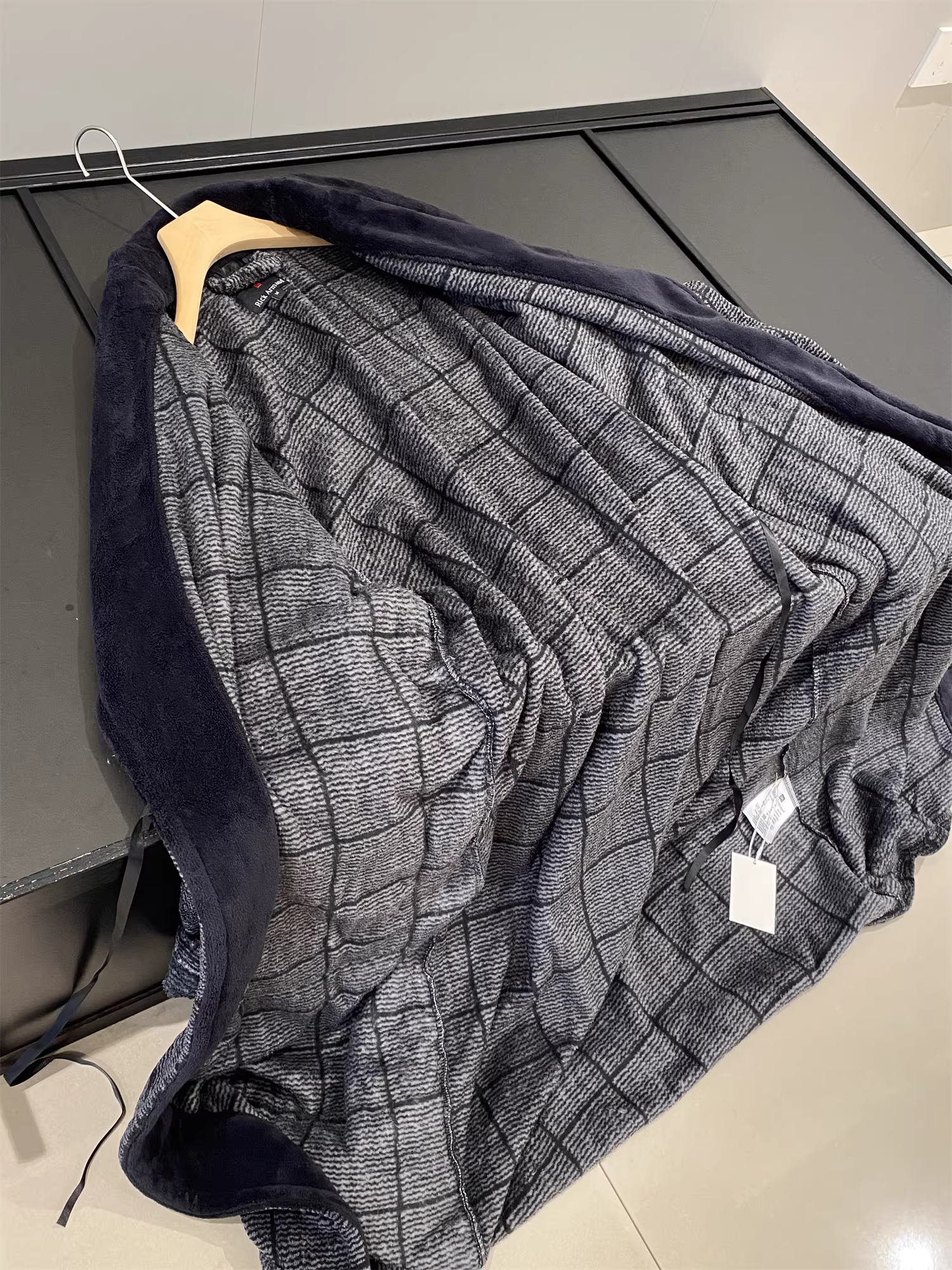 Don Quixote, hãy đi cho đi! Áo choàng flannel hai lớp ấm áp! Áo choàng ngủ dài kẻ ca rô mùa thu đông.