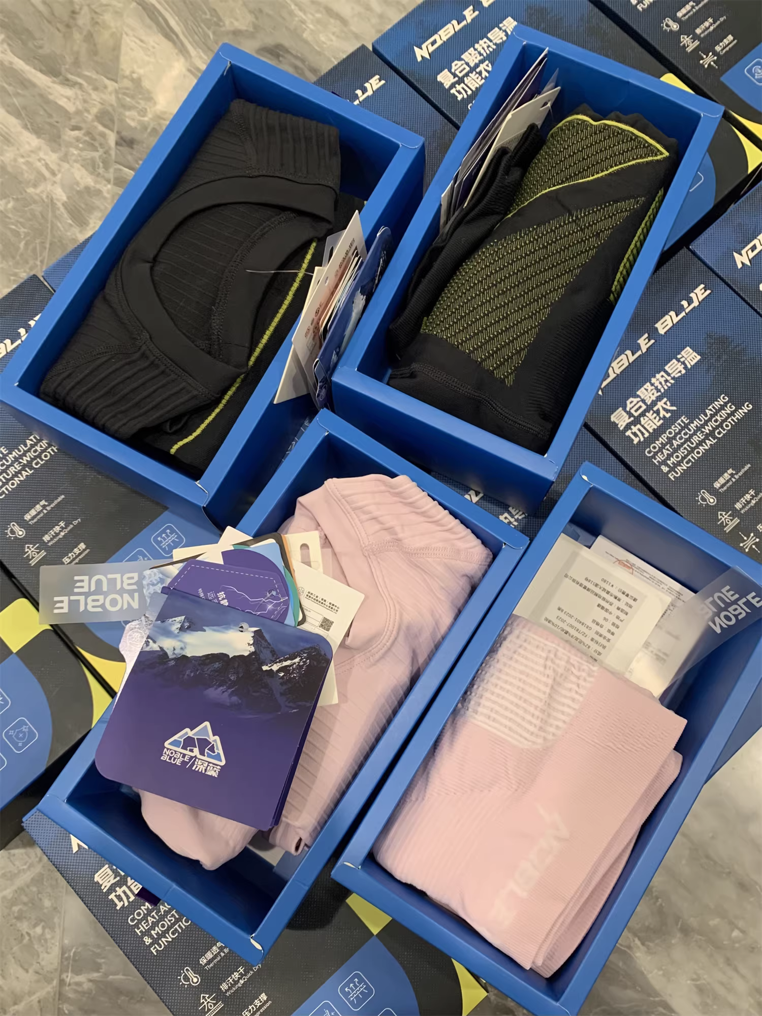 Don Quixote được thiết kế nhân tạo! Bộ đồ lót giữ nhiệt mùa thu đông dành cho nam và nữ có chức năng giữ nhiệt, quần áo bó sát.