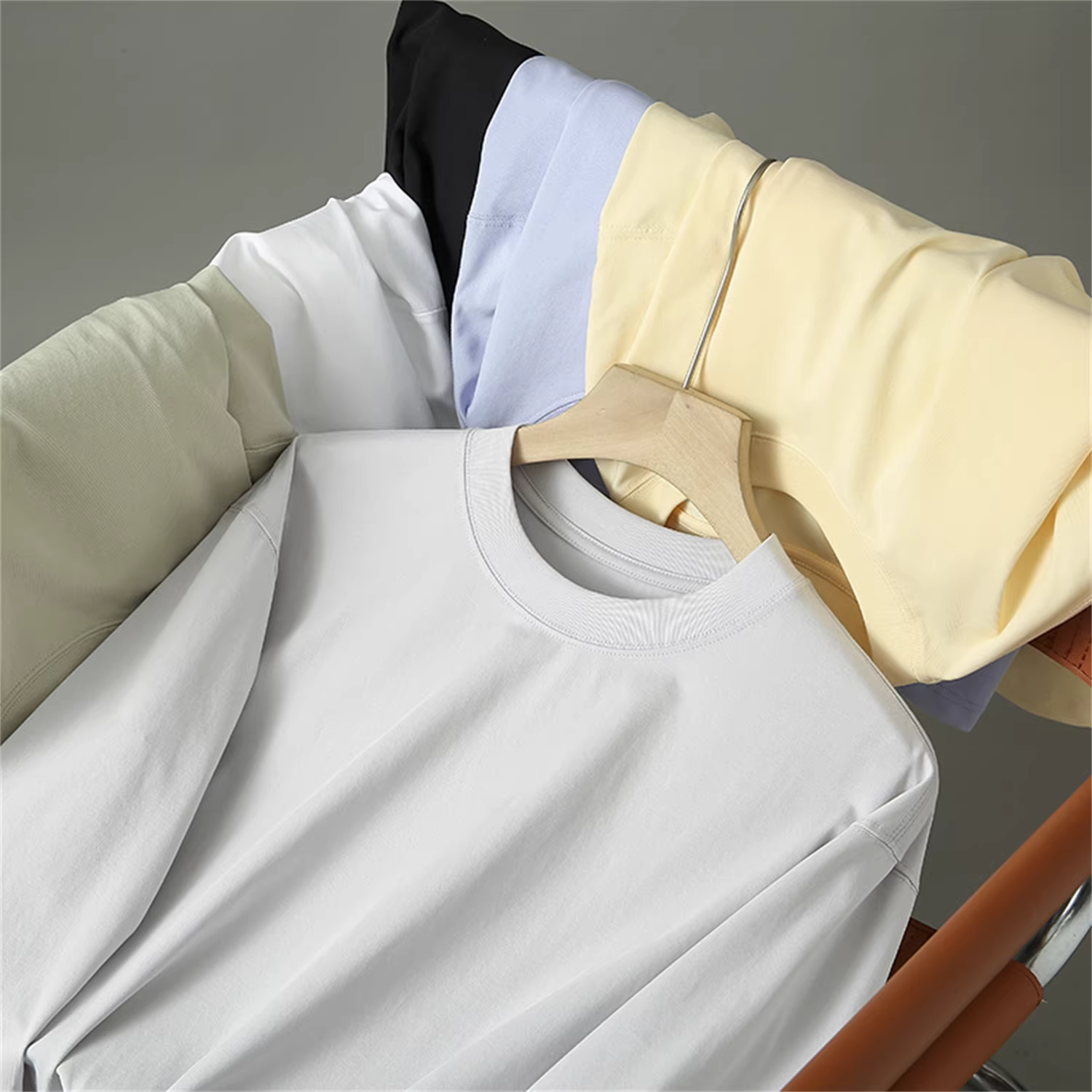 Áo thun Don Quixote nặng 230g! Thân thiện với da và thoáng khí! Áo thun nam cổ tròn đa năng, chất liệu cơ bản, thích hợp cho mùa thu.