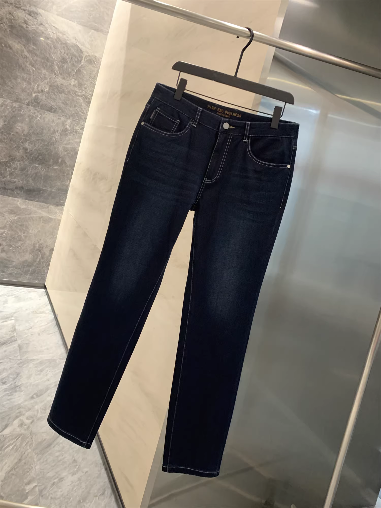 Hàng hiệu Don Quixote H! Chất liệu len pha! Quần âu và quần jeans nam chất liệu dày, đã qua xử lý giặt và chải mềm mại, dáng thẳng.