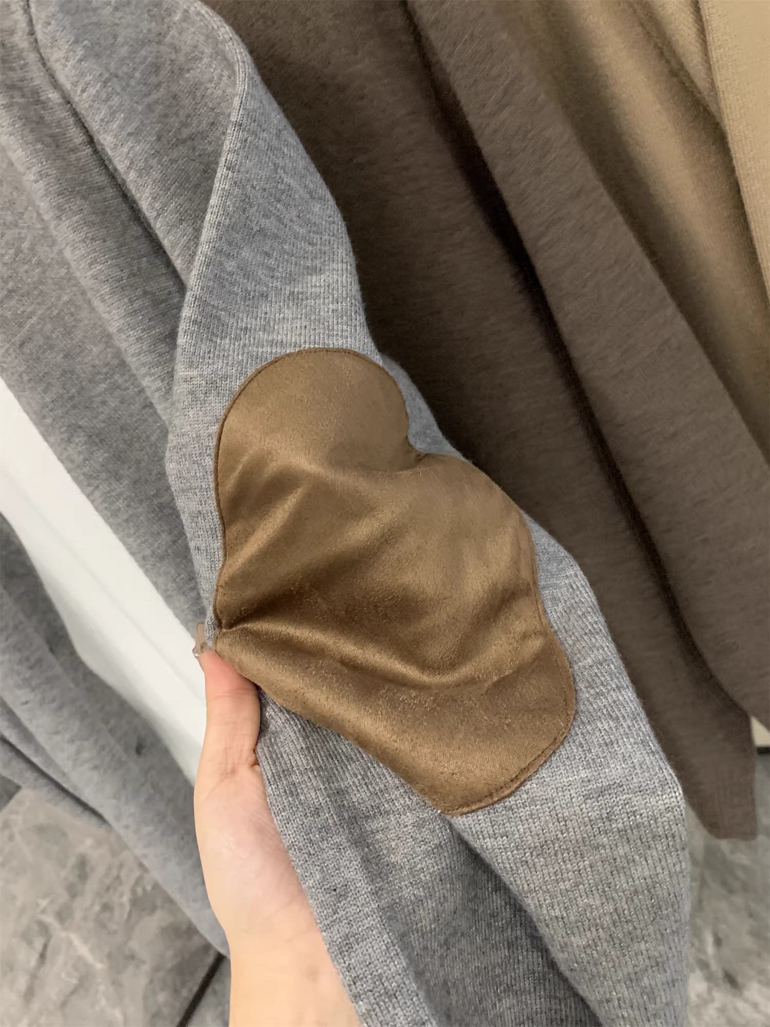 Don Quixote, quý ông thanh lịch! Áo len dệt kim cổ chữ V chất liệu acrylic chống xù, dành cho nam, mùa thu đông.