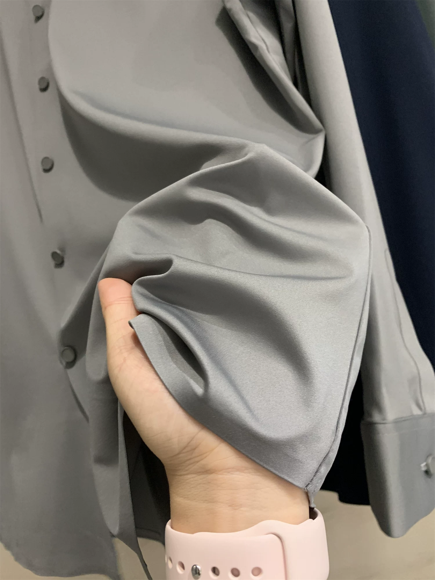 Áo sơ mi nam chất liệu lụa mềm mại, màu trơn, cổ trụ, cắt laser liền mạch, không đường may, theo đơn đặt hàng Don Quixote ODM!