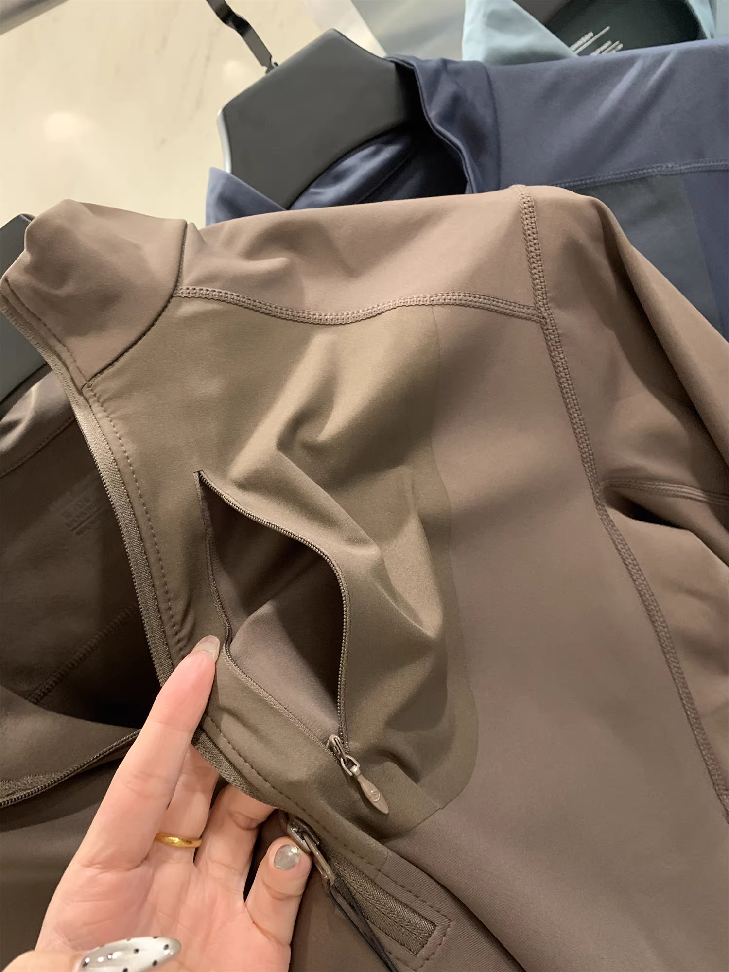 Áo giữ nhiệt ngoài trời Don Quixote tích hợp lớp lông cừu mỏng! Lớp lót lông cừu giữ nhiệt PC! Áo thun dài tay nửa khóa kéo thường ngày dành cho nam.