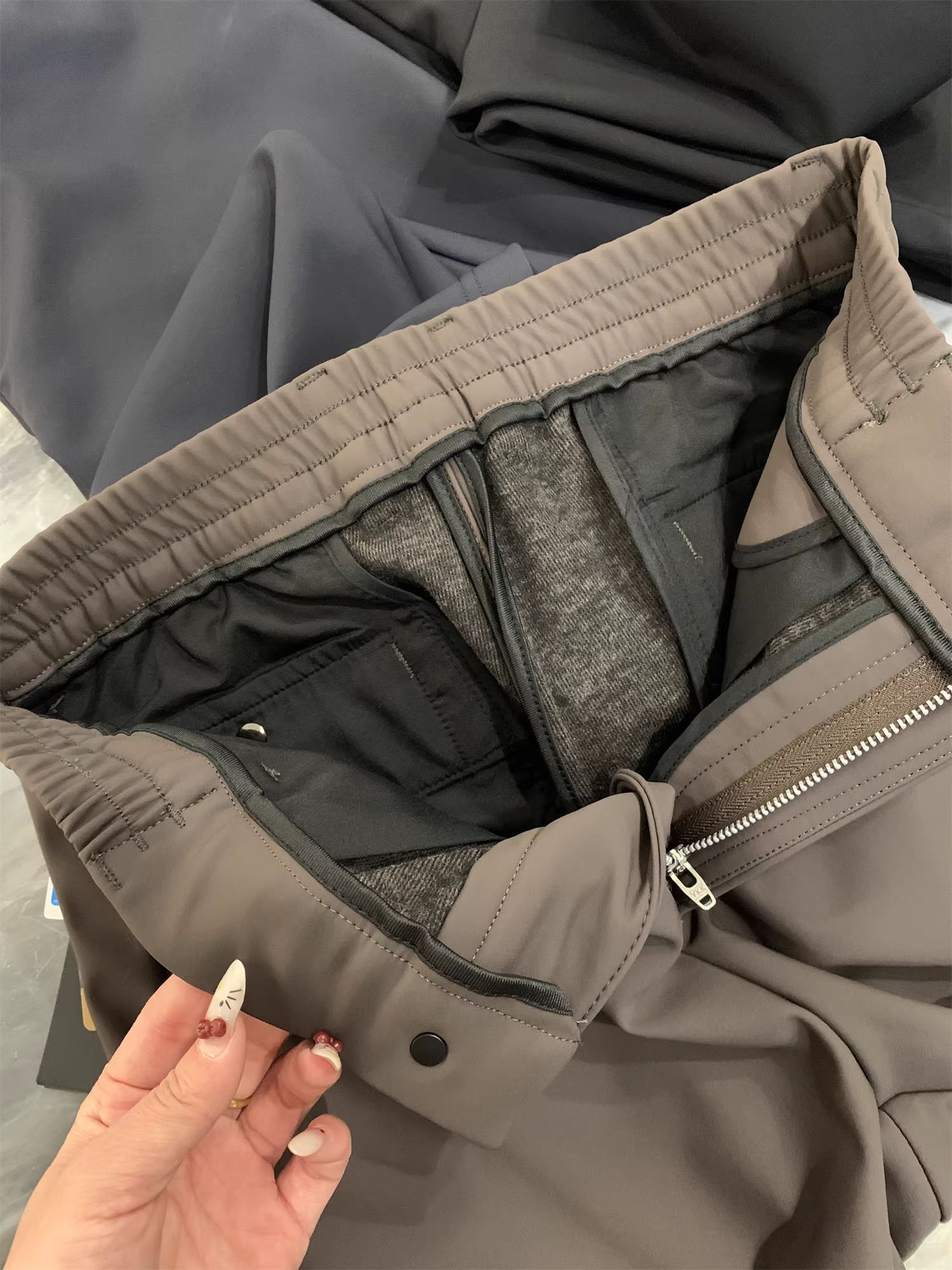 Công nghệ đen bốn khả năng chống chịu của Don Quixote! Lớp lót bằng chất liệu len pha! Quần âu ống đứng mùa thu đông dành cho nam.